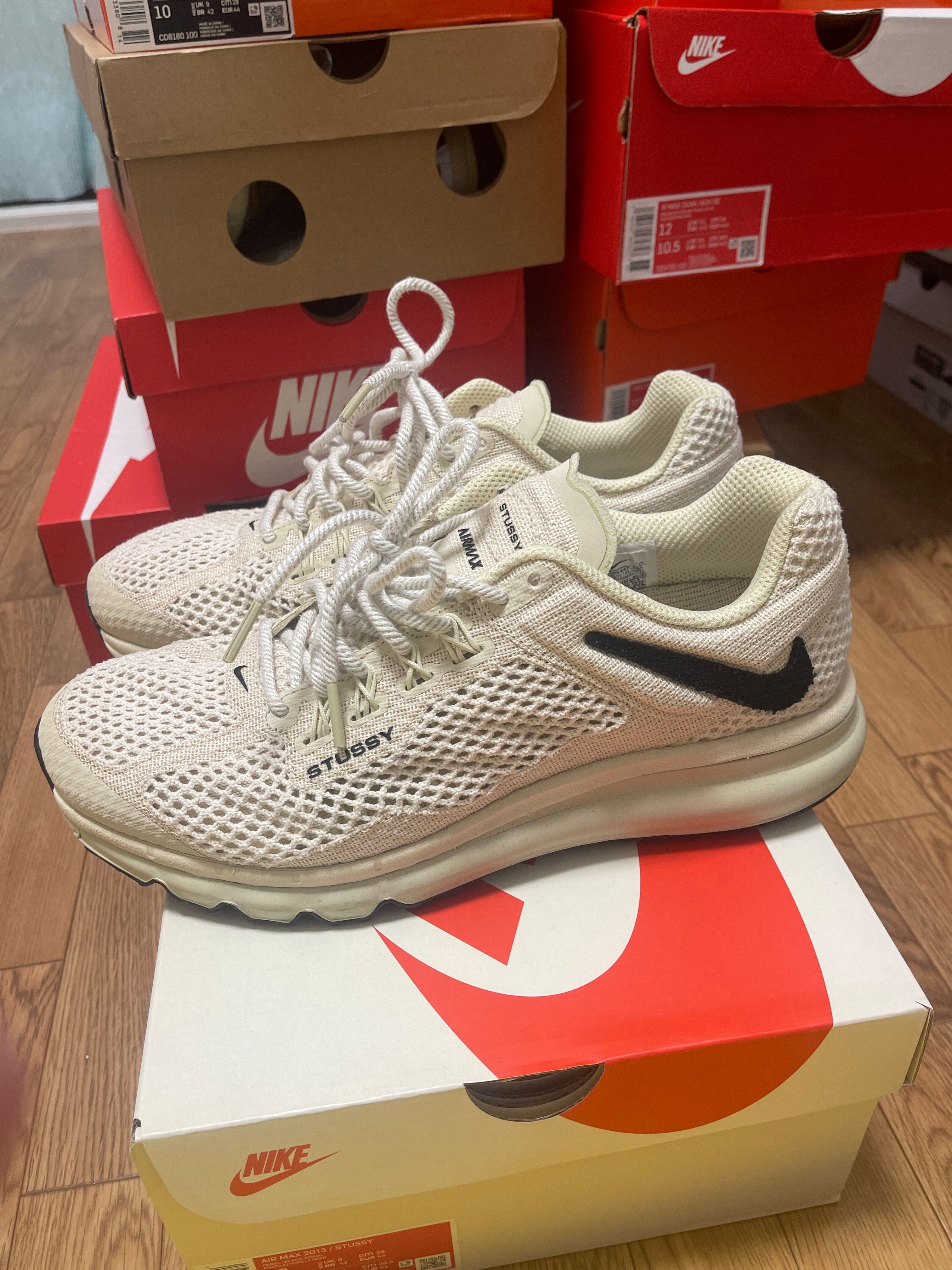 Stussy × Nike Air Max 2013 "Fossil"