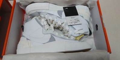 sacai × NIKE BLAZER MID "WHITE/WOLF GREY"