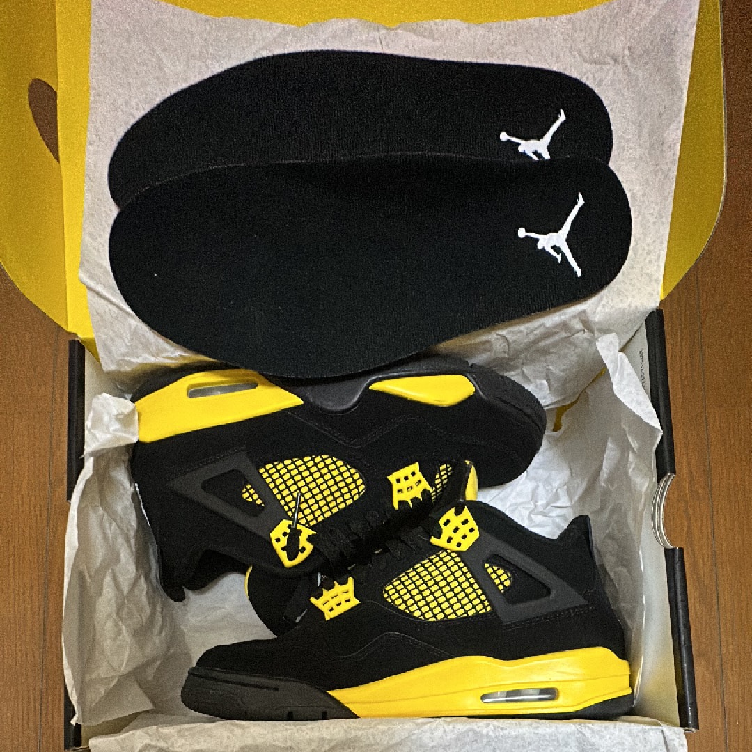 ナイキ エアジョーダン4 レトロ "サンダー"(2023)