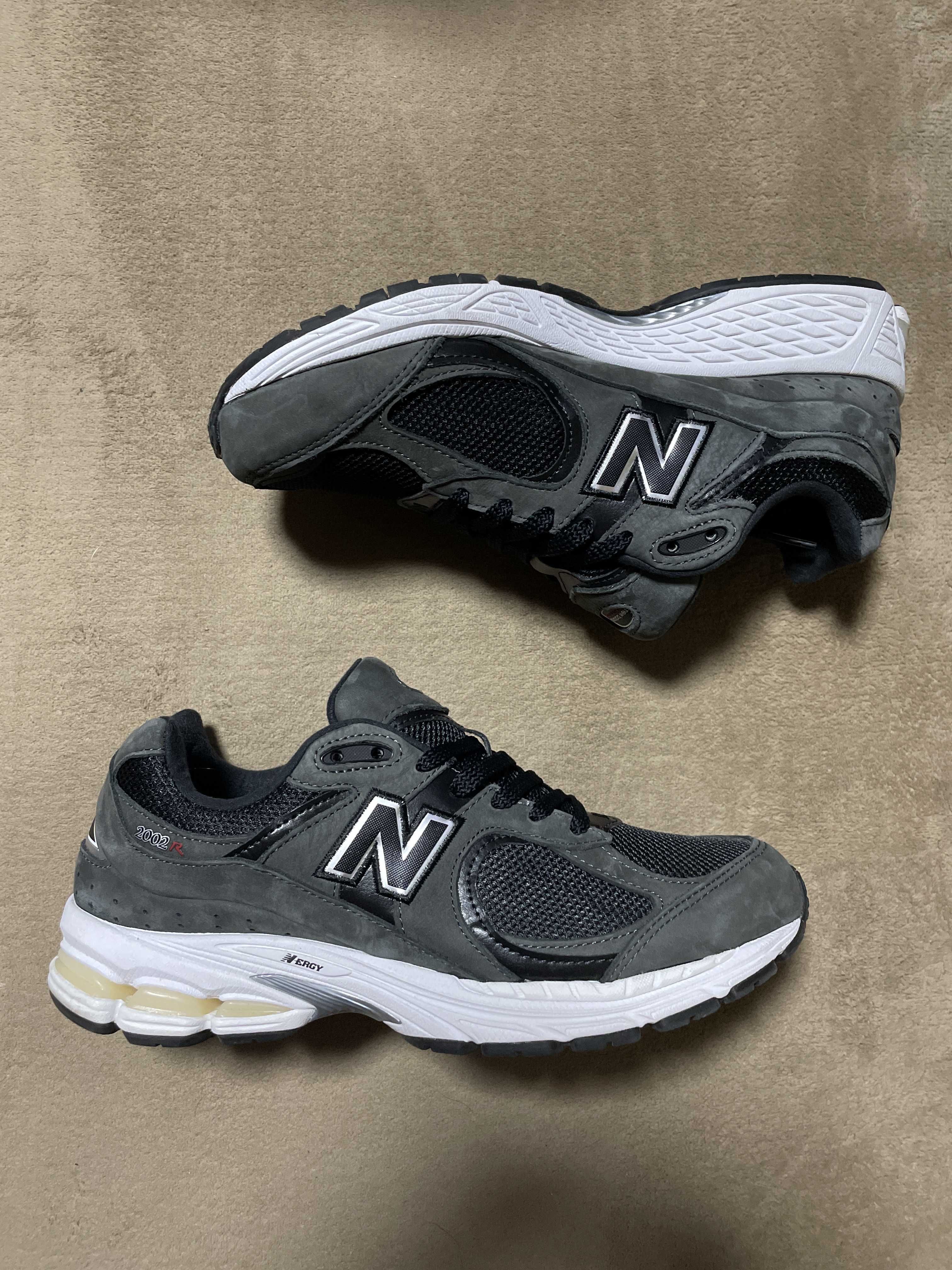 New Balance 2002R "Black/Gray"