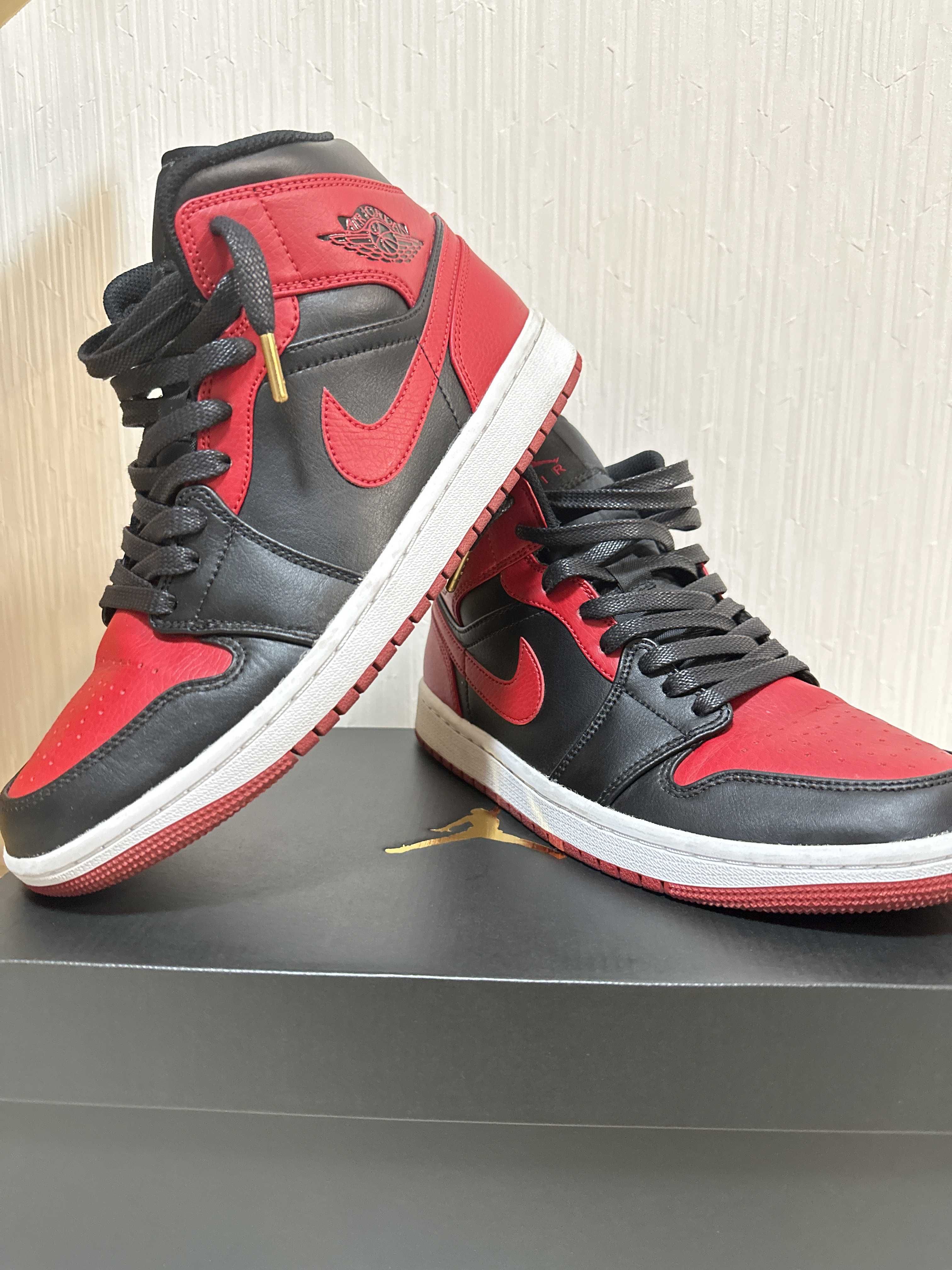 Nike Air Jordan 1 Mid "Bred"