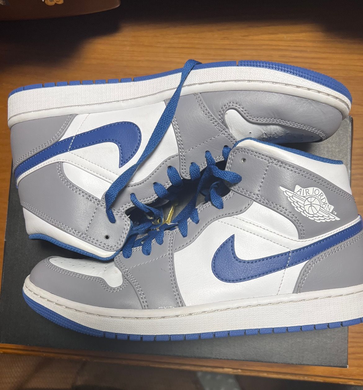 Nike Air Jordan 1 Mid "True Blue"