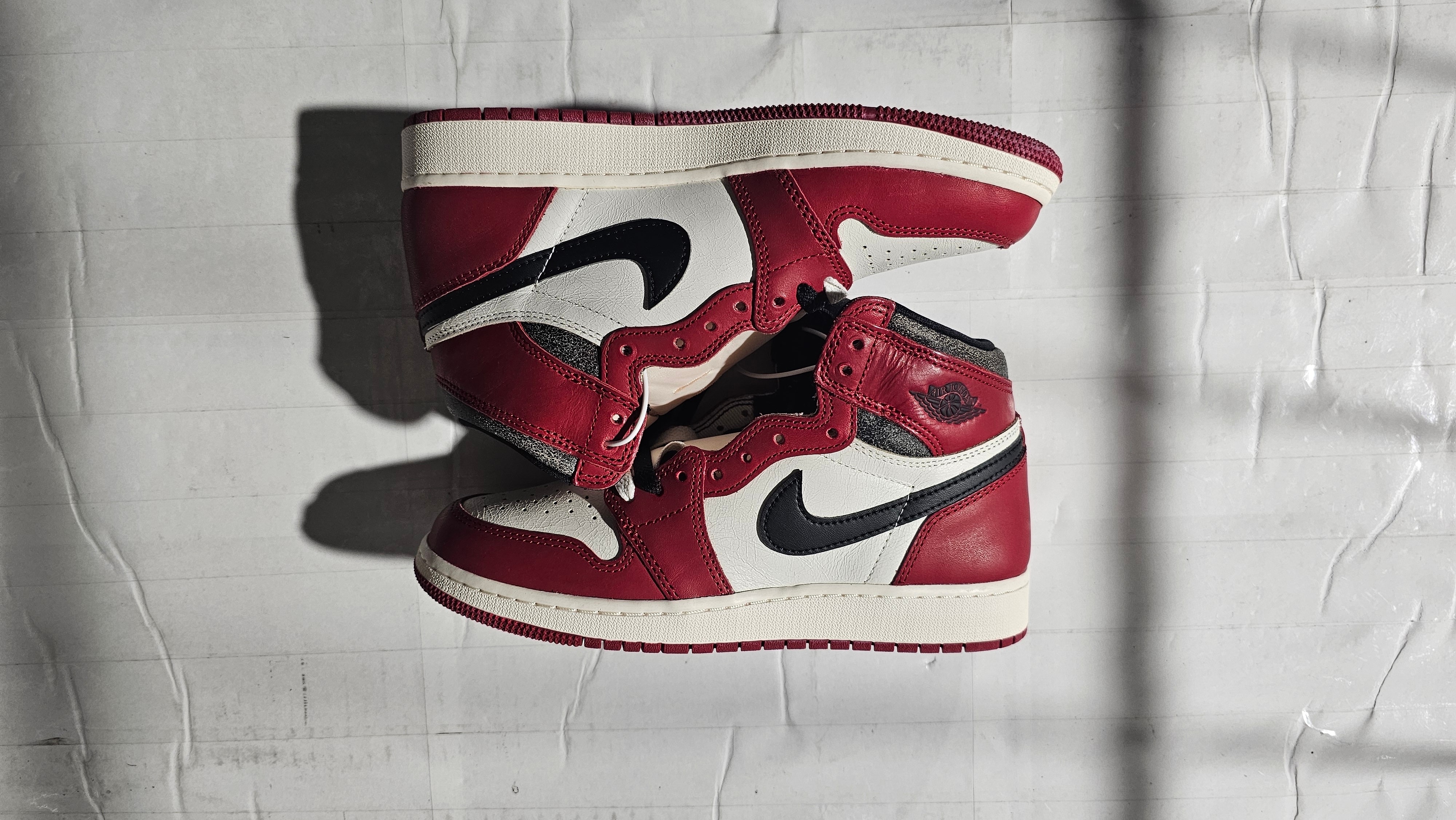 Nike GS Air Jordan 1 High OG "Lost & Found/Chicago"