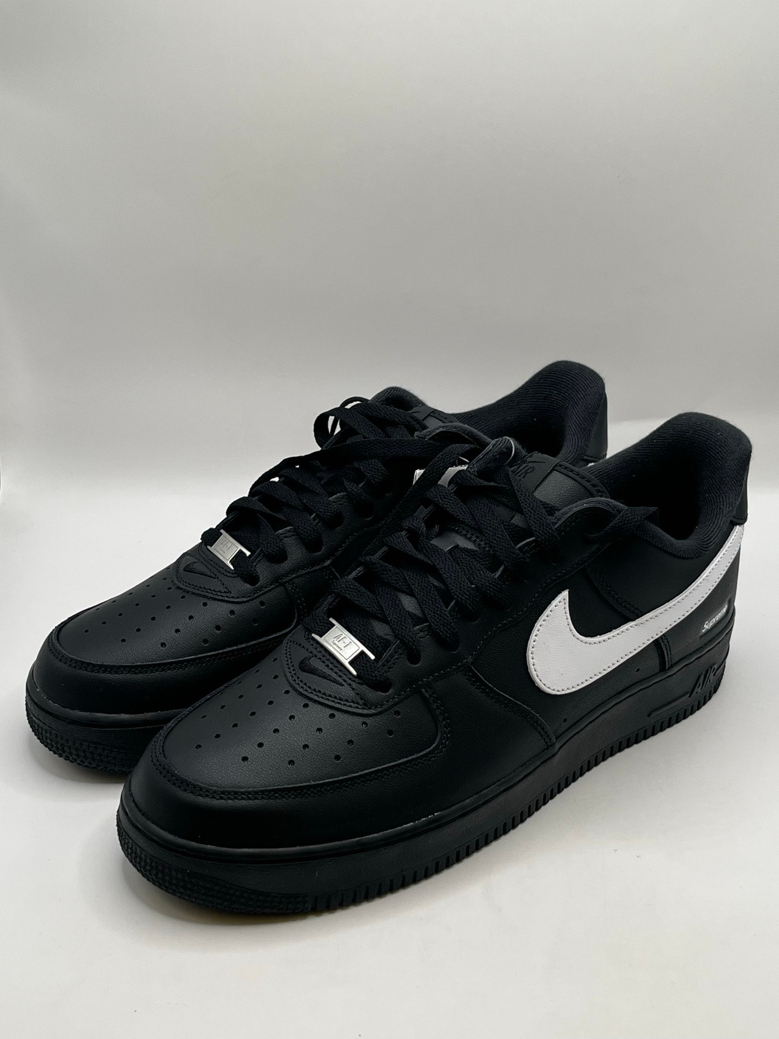 Supreme × Nike Air Force 1 Low "Black/White"