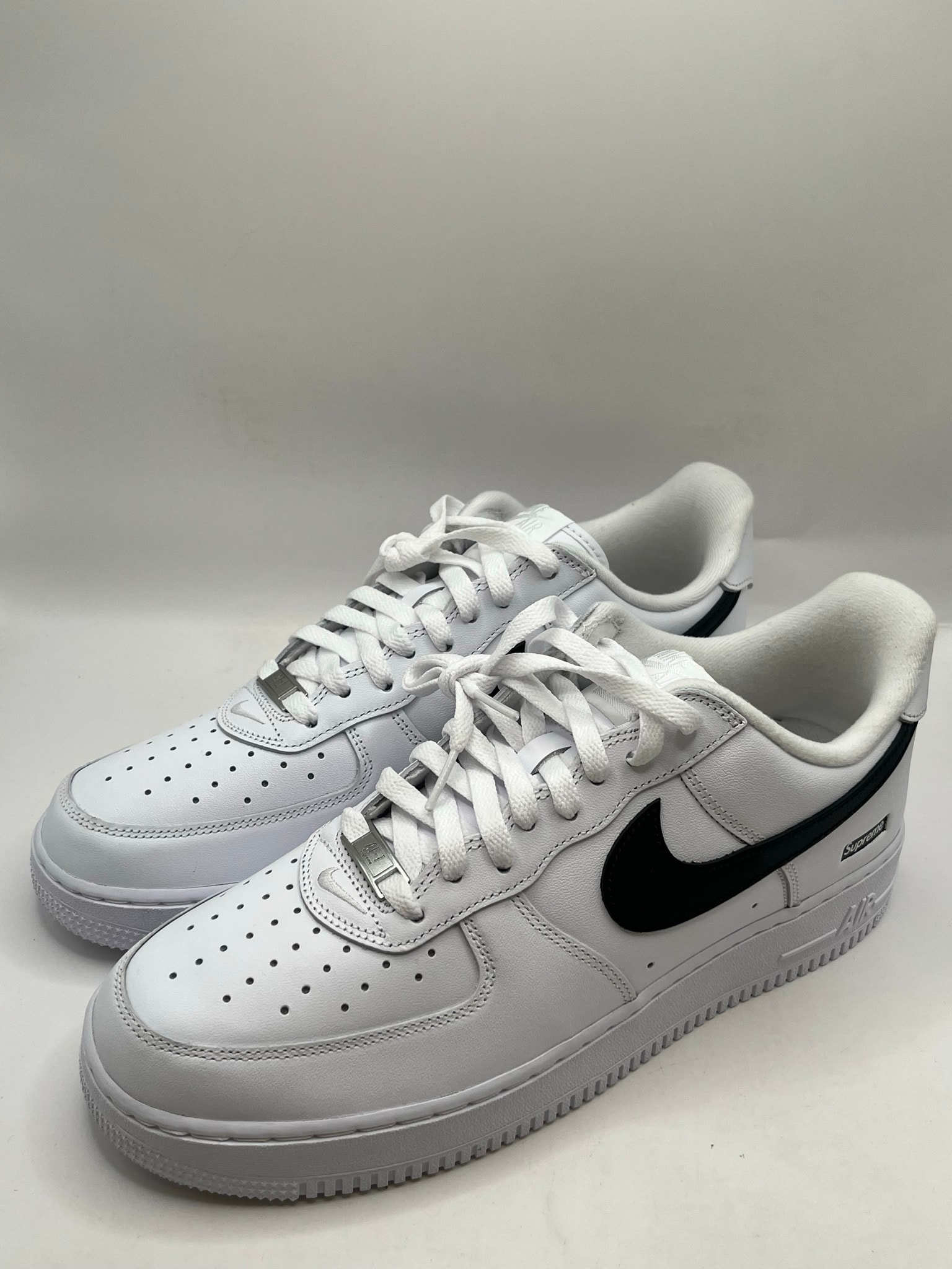 Supreme × Nike Air Force 1 Low "White/Black"