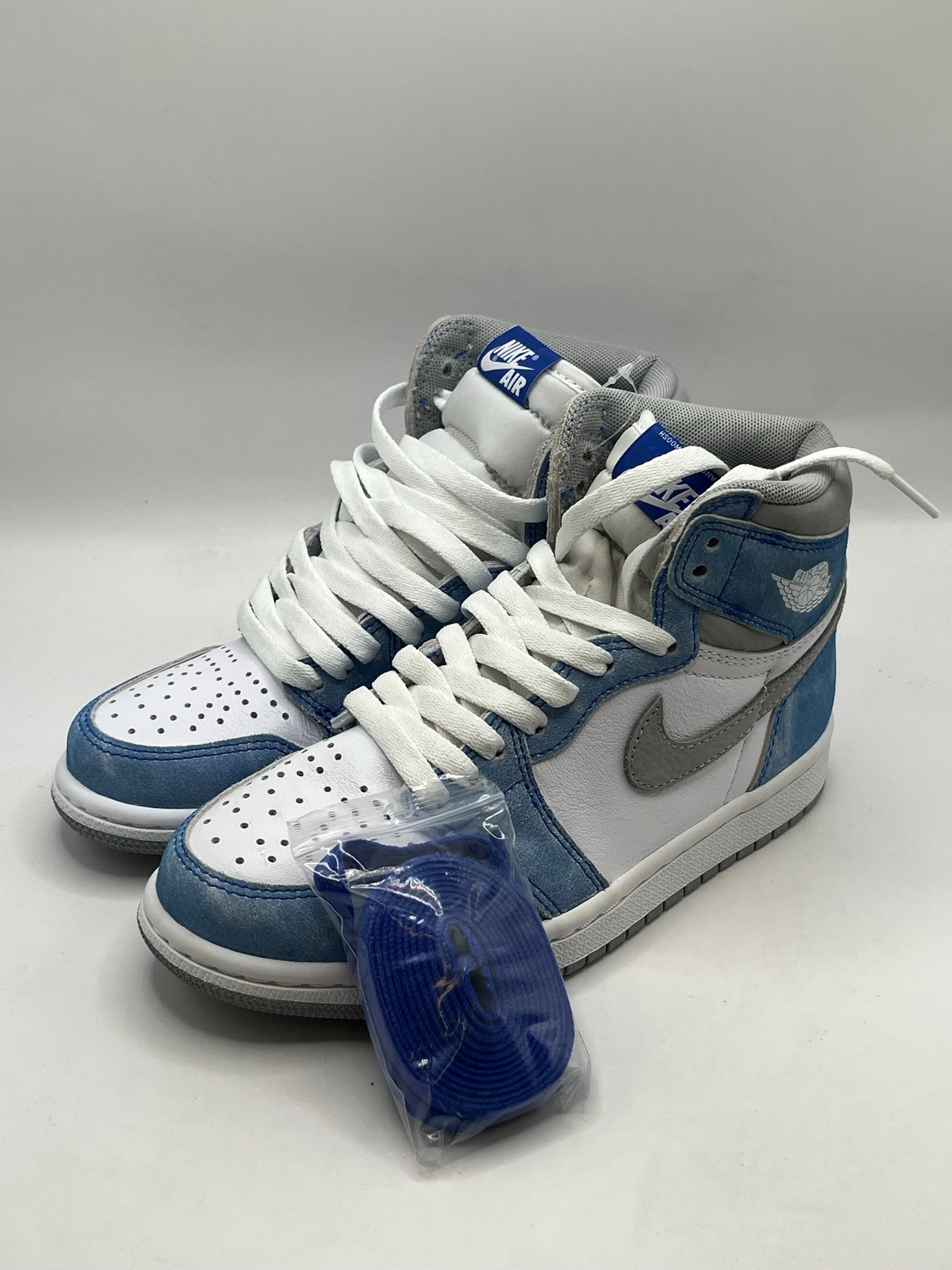 Nike Air Jordan 1 High OG "Hyper Royal"