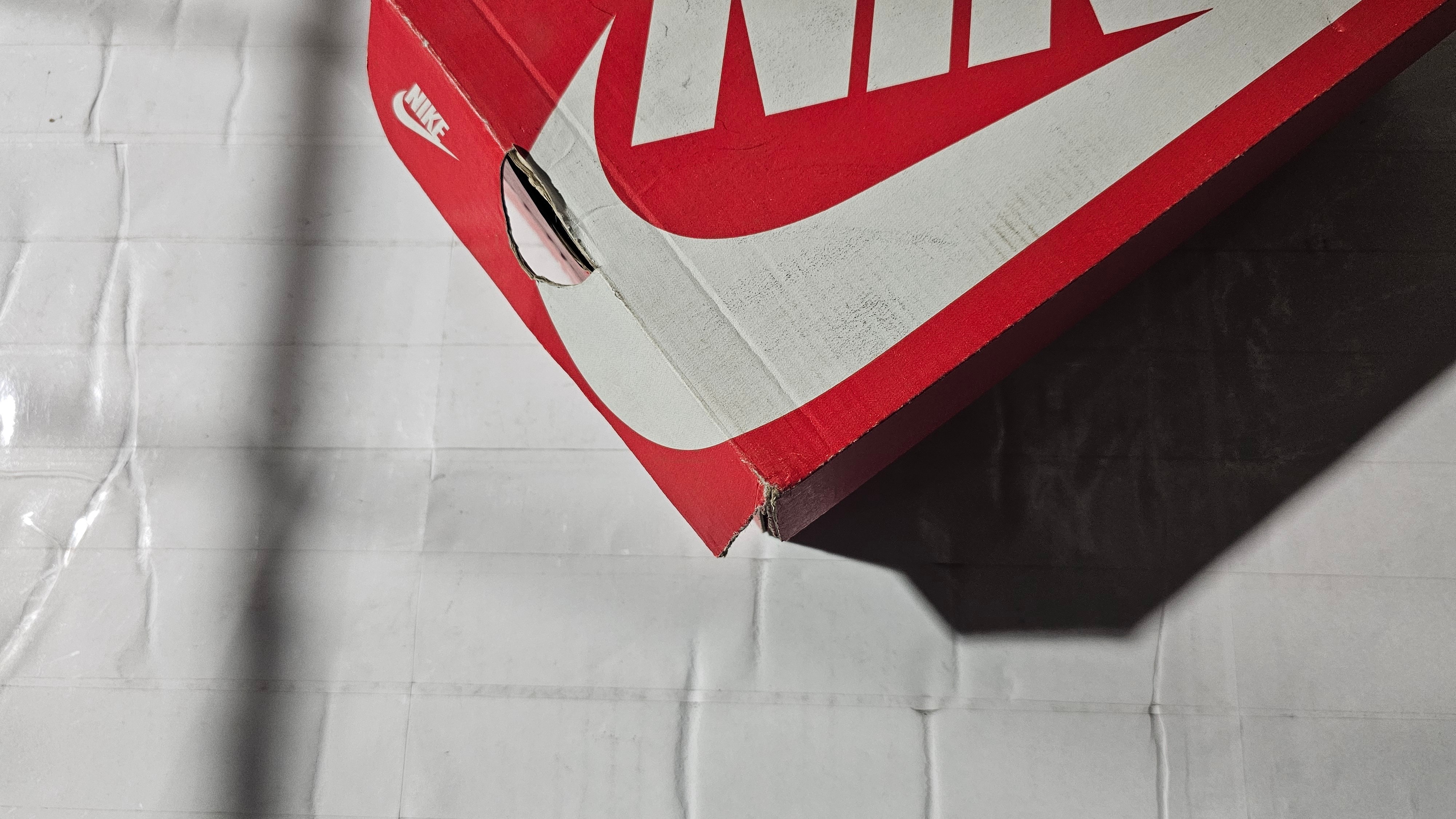 ナイキ ウィメンズ コート ビジョン ロー プレミアム "パールホワイト/セイル/ホワイト/メタリックレッドブロンズ"