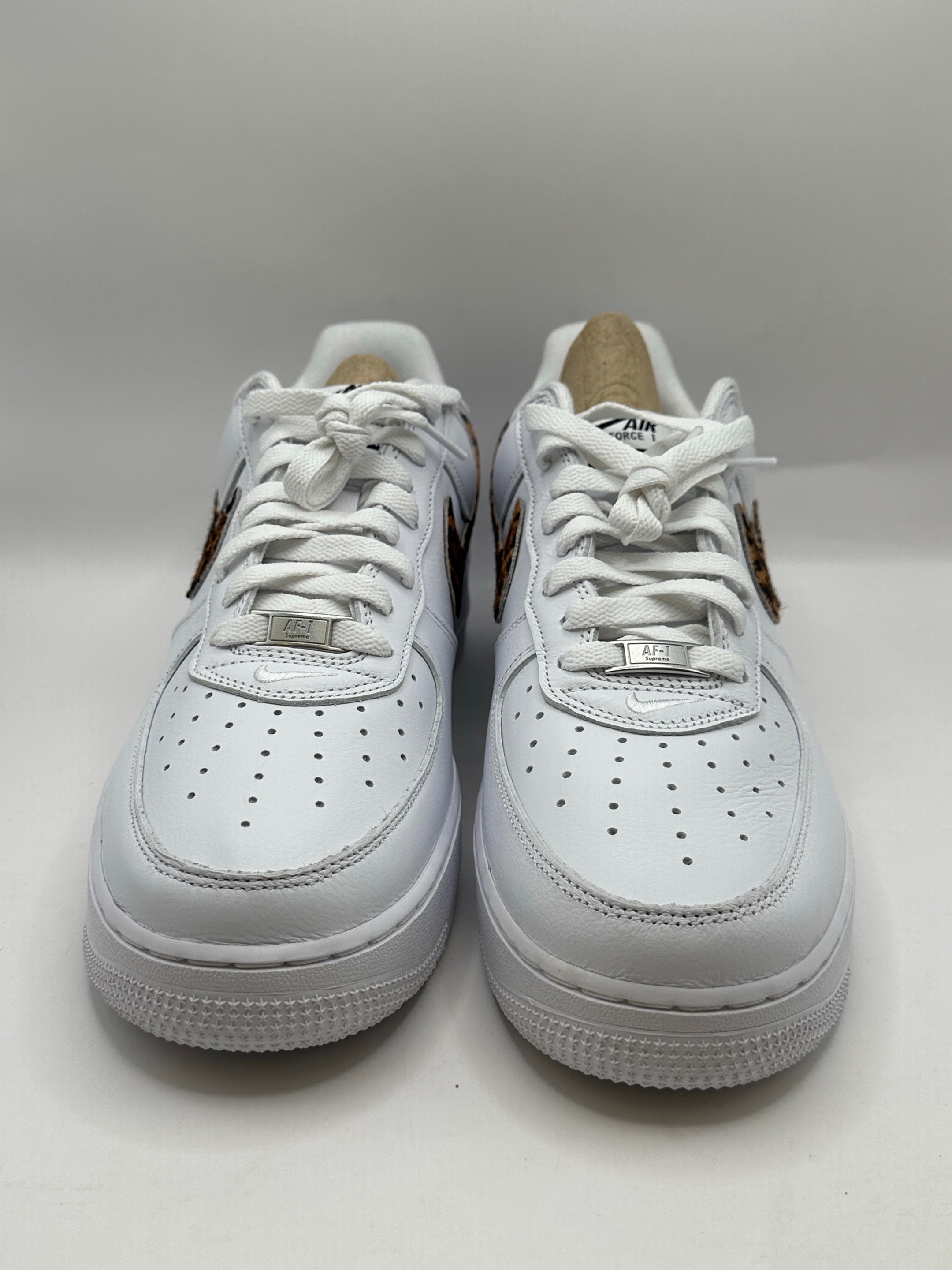 GOODENOUGH × Supreme × Nike Air Force 1 Low "White/Leopard" (25SS Week15)