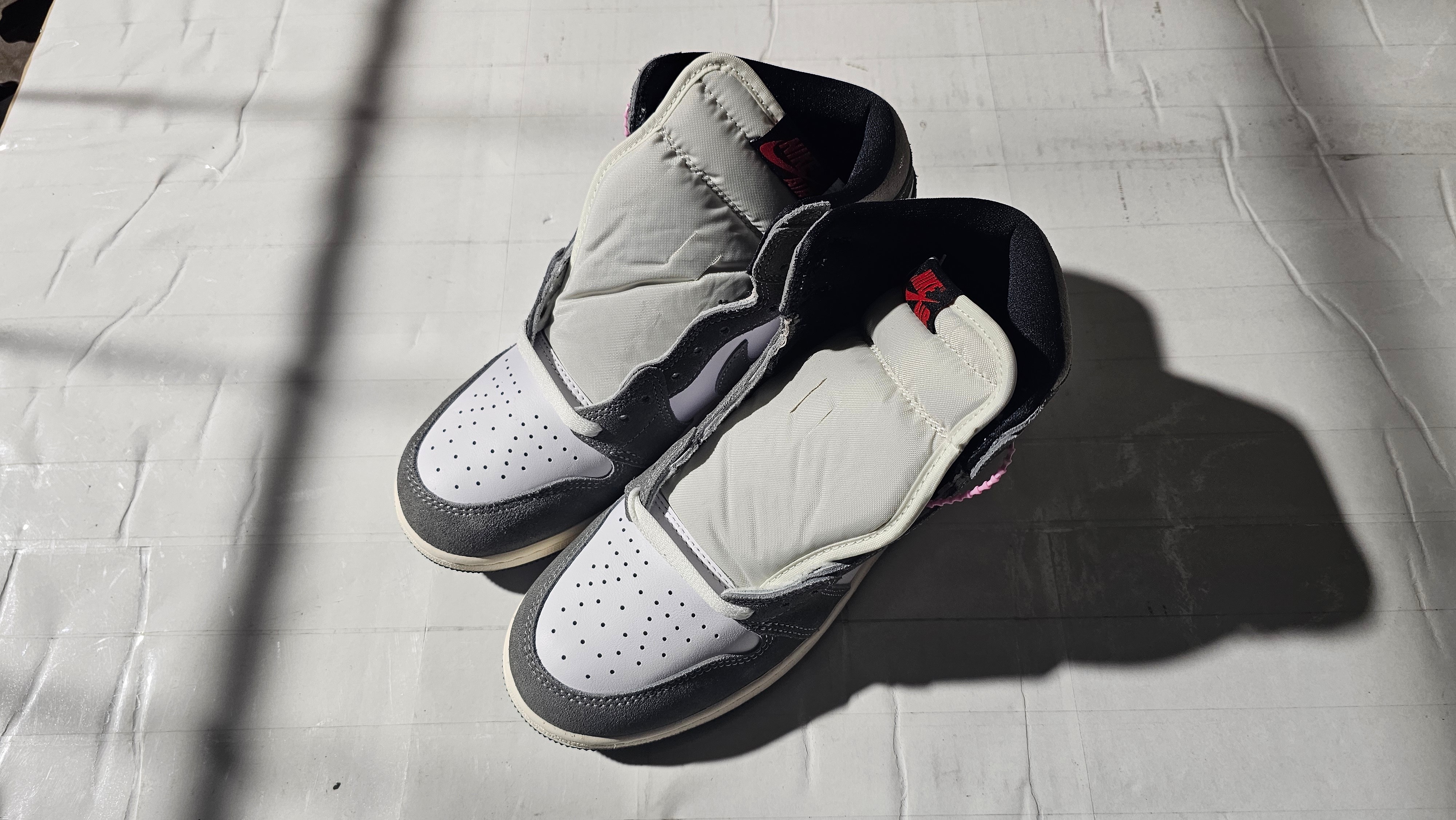 Nike GS Air Jordan 1 Retro High OG "Black and Smoke Grey"