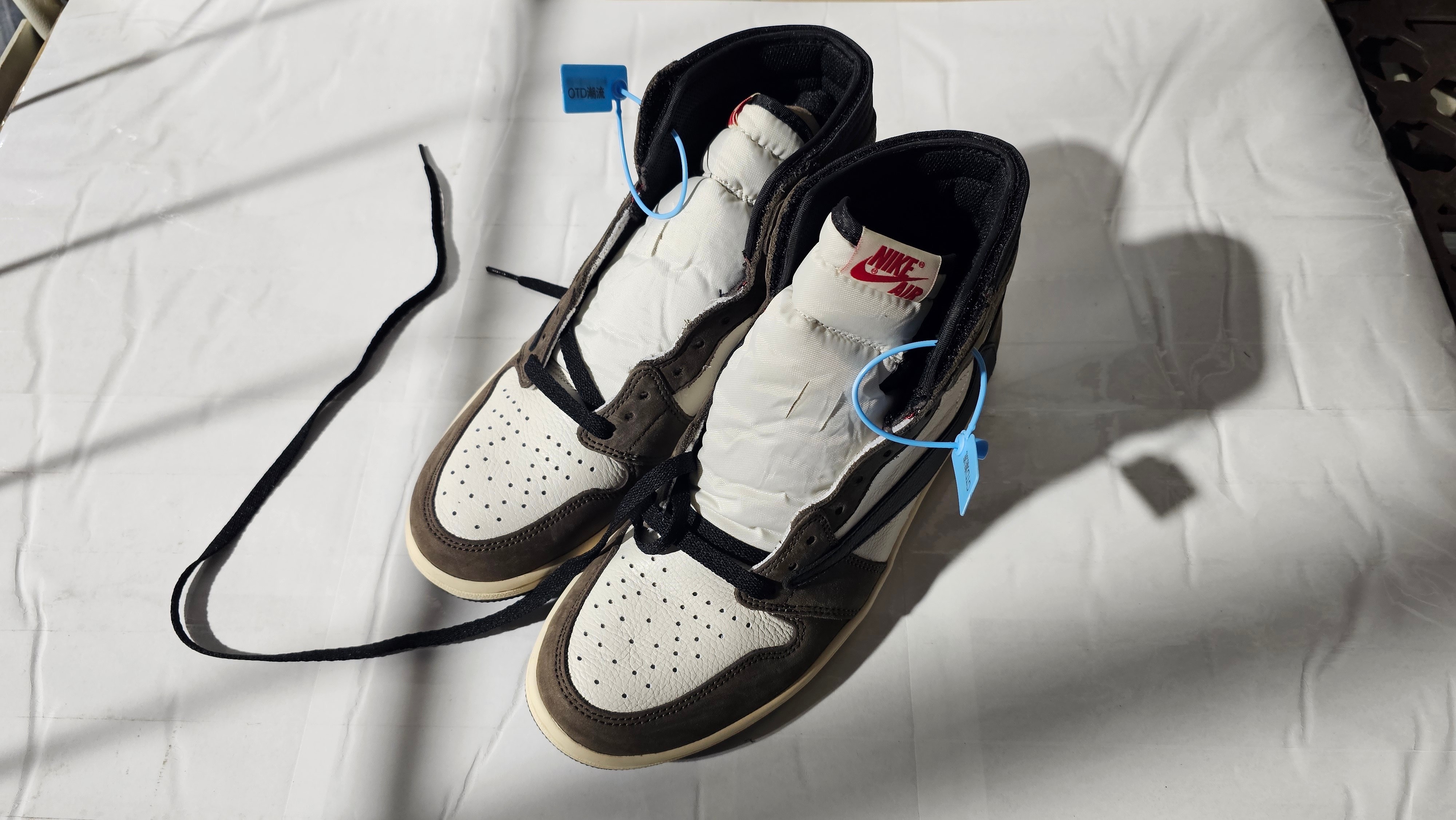 Travis Scott × Nike Air Jordan 1 Retro High OG TS SP "Sail/Dark Mocha"
