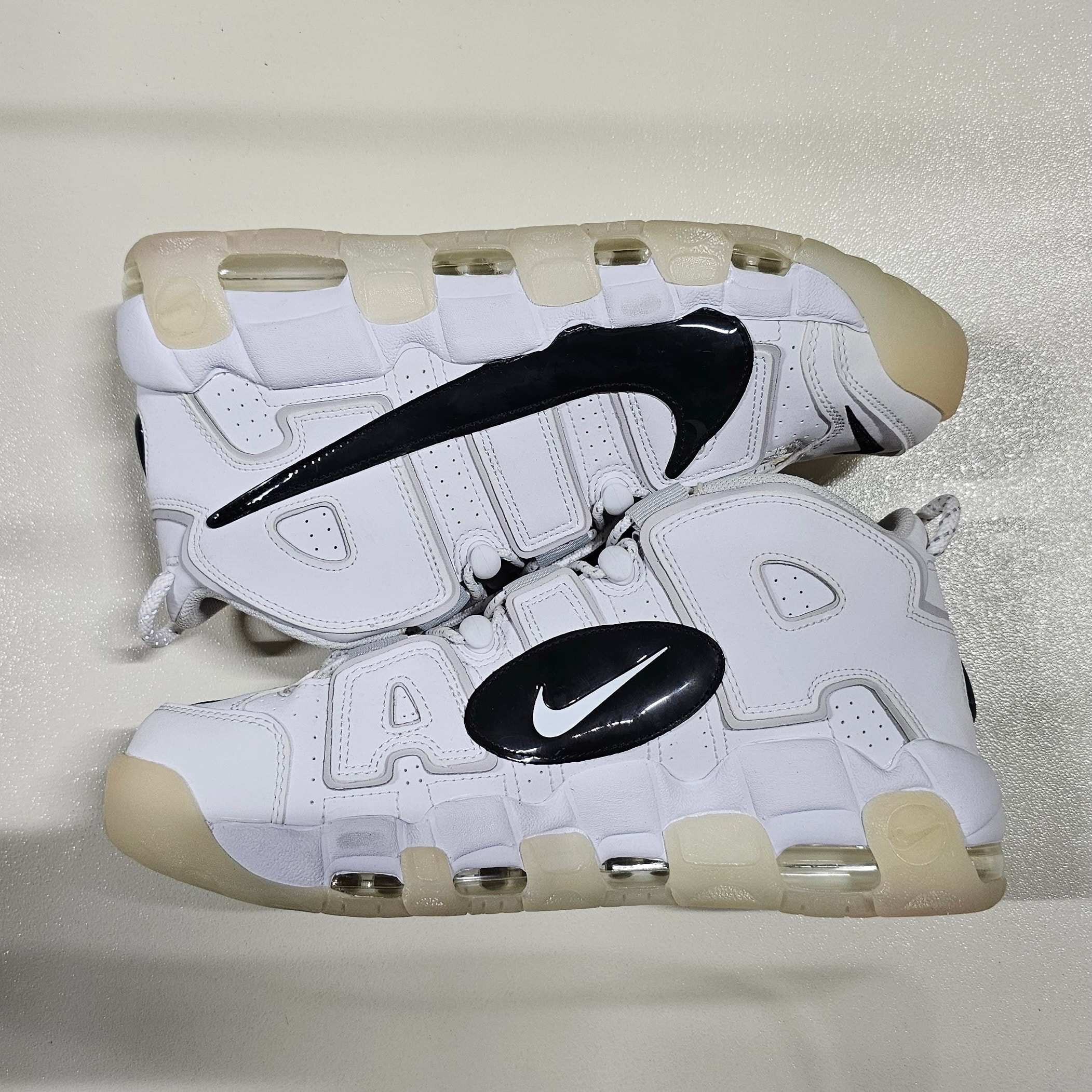 NIKE モアテン NIKE☆人気レアモデル☆モアテン！GYM RED《AIR MORE UPTEMPO