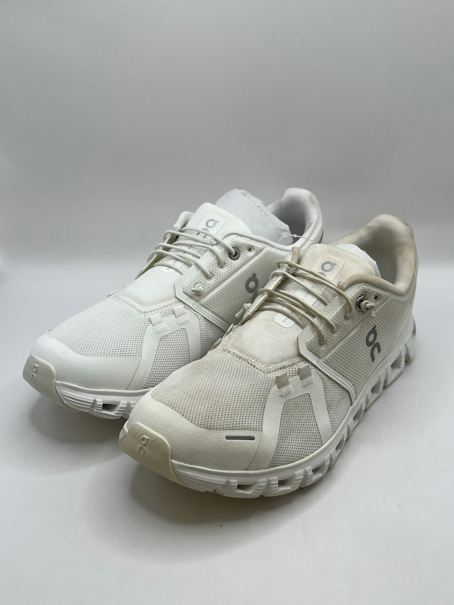 On Cloud 6 "White/White"
