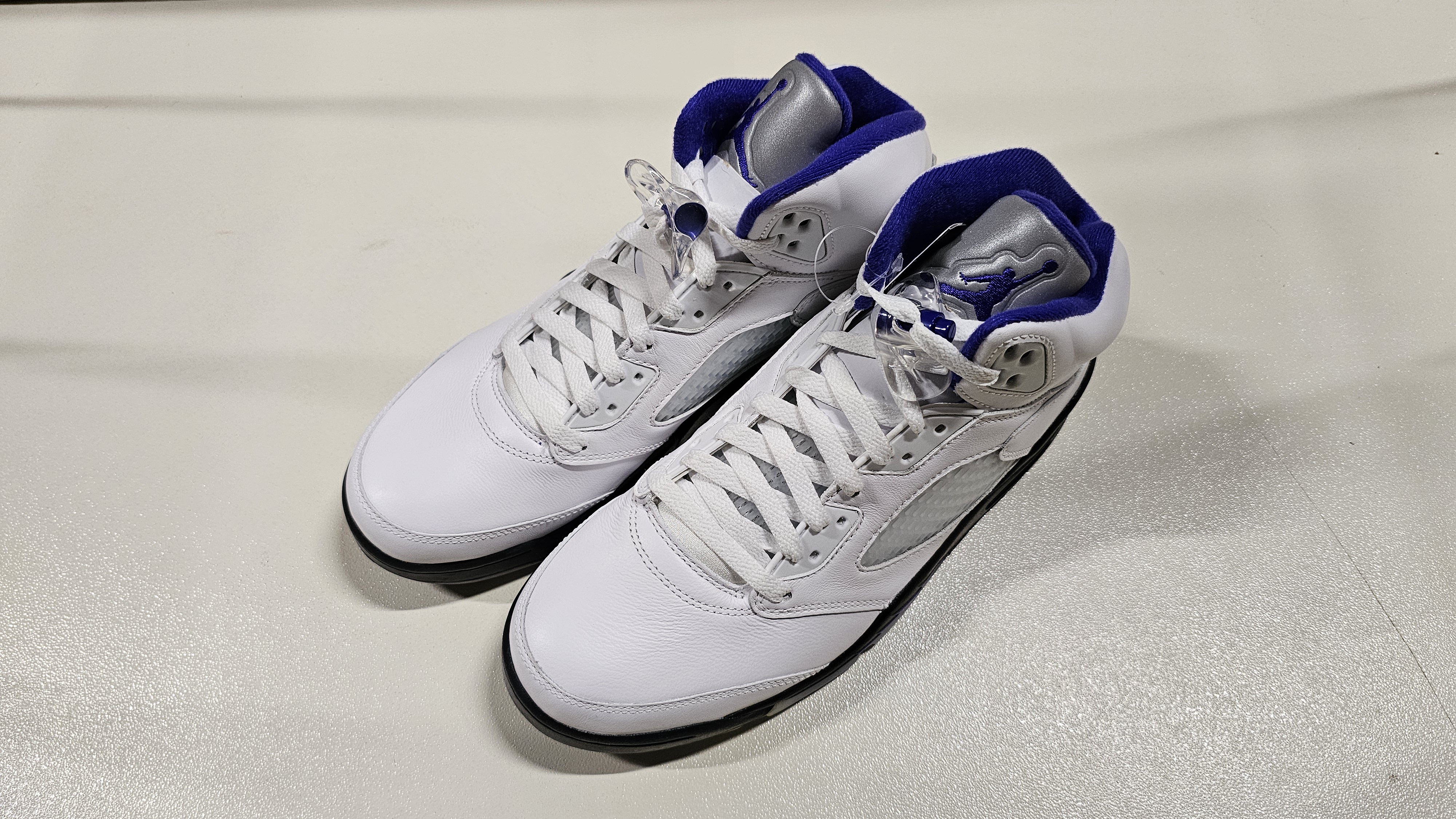 未使用　エアジョーダン 5 レトロ　グレー　 サイズ28cm 2026年 1/10 復刻予定】NIKE AIR JORDAN 5 RETRO “Wolf Grey” (ナイキ