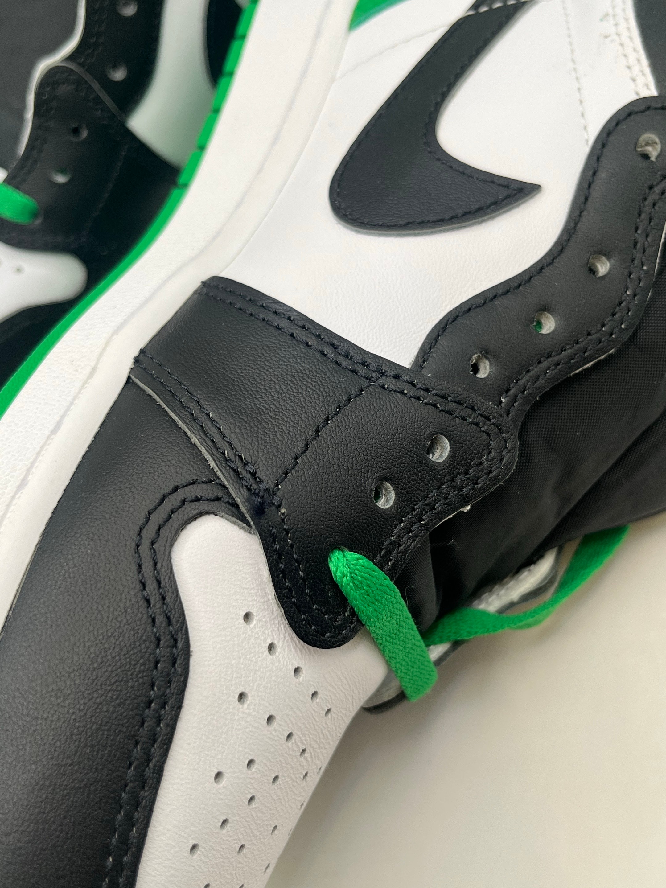 Nike Air Jordan 1 Retro High OG "Celtics/Black and Lucky Green" (2023)