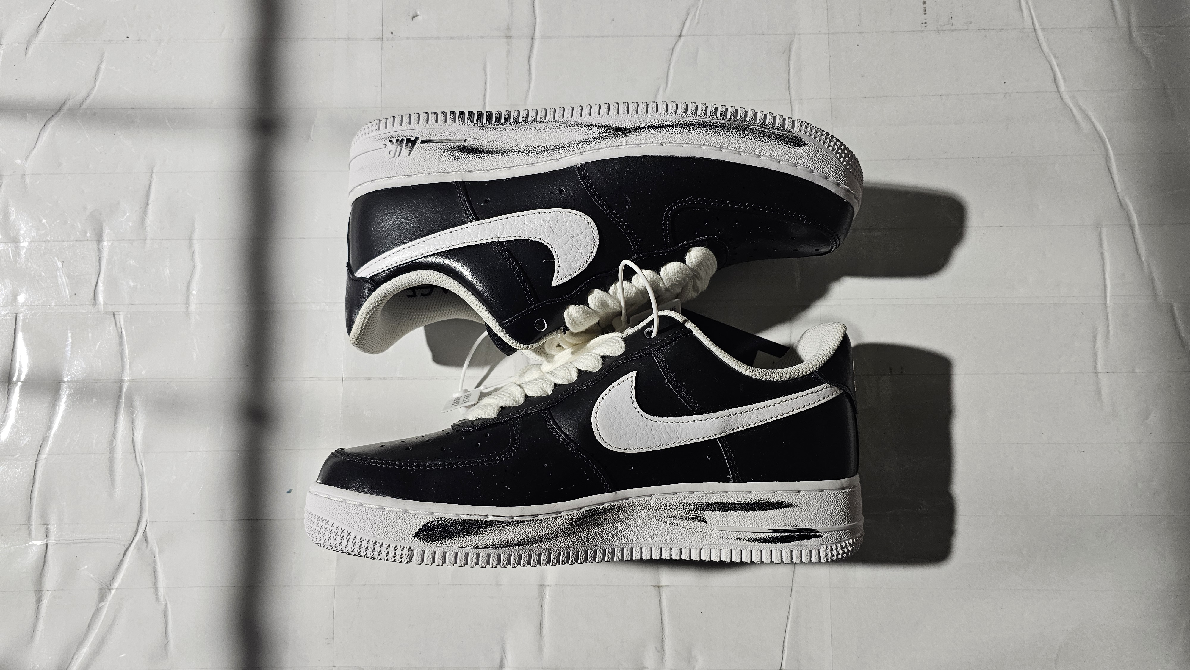 ピースマイナスワン × ナイキ エアフォース1 ロー パラノイズ "ブラック" / ジードラゴン