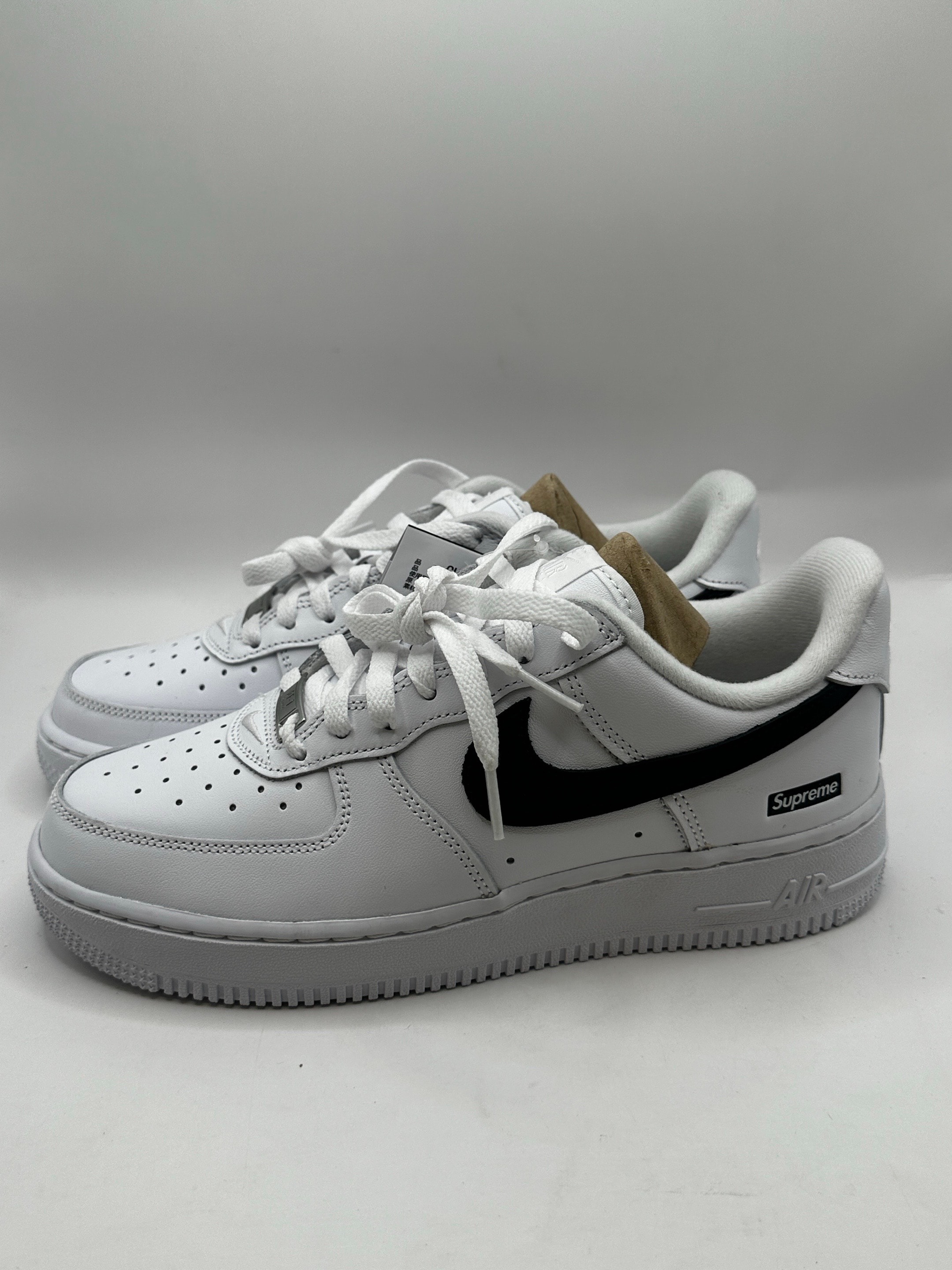 Supreme × Nike Air Force 1 Low "White/Black"