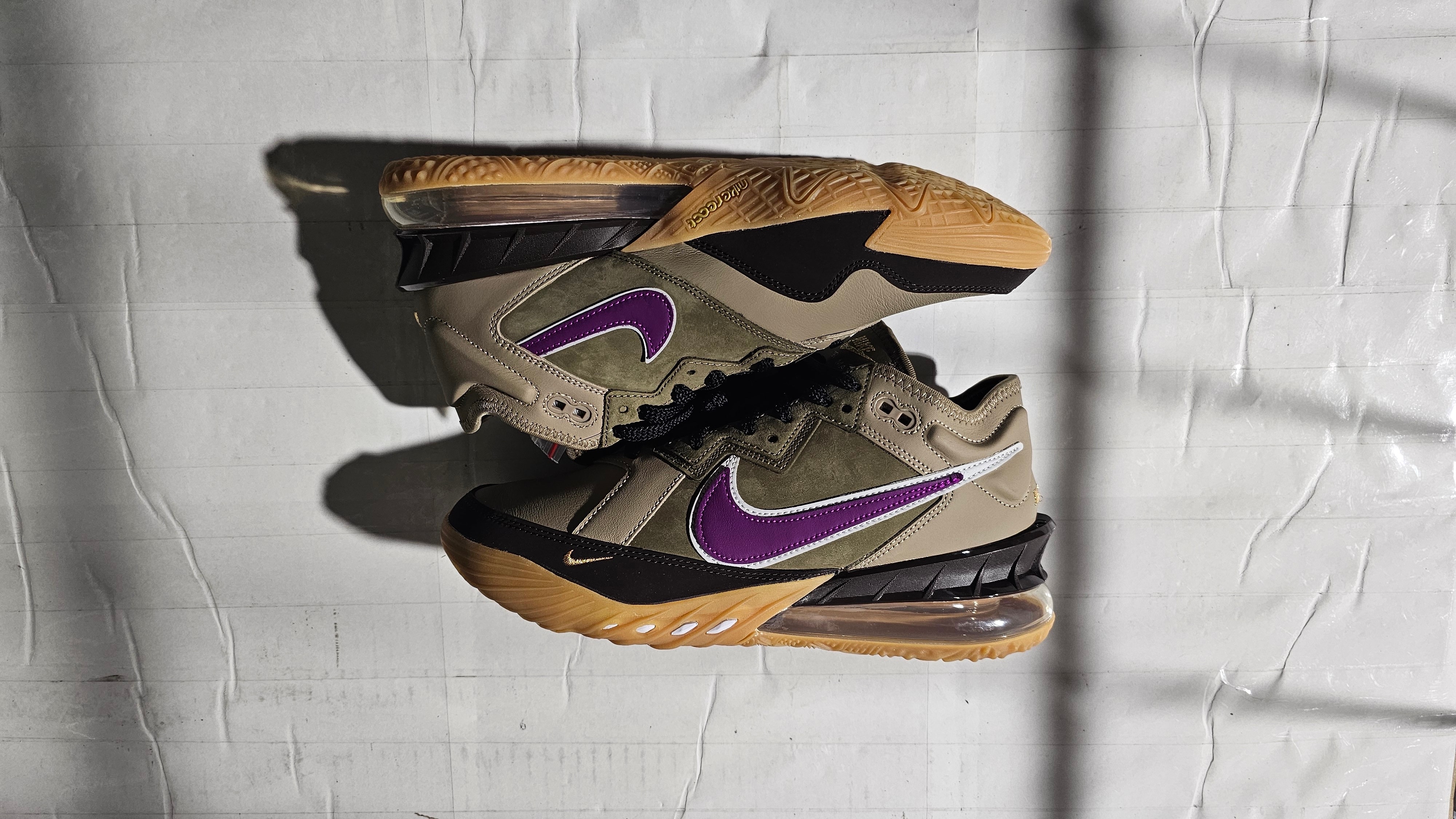 アトモス × ナイキ レブロン18 ロー "バイオテック"