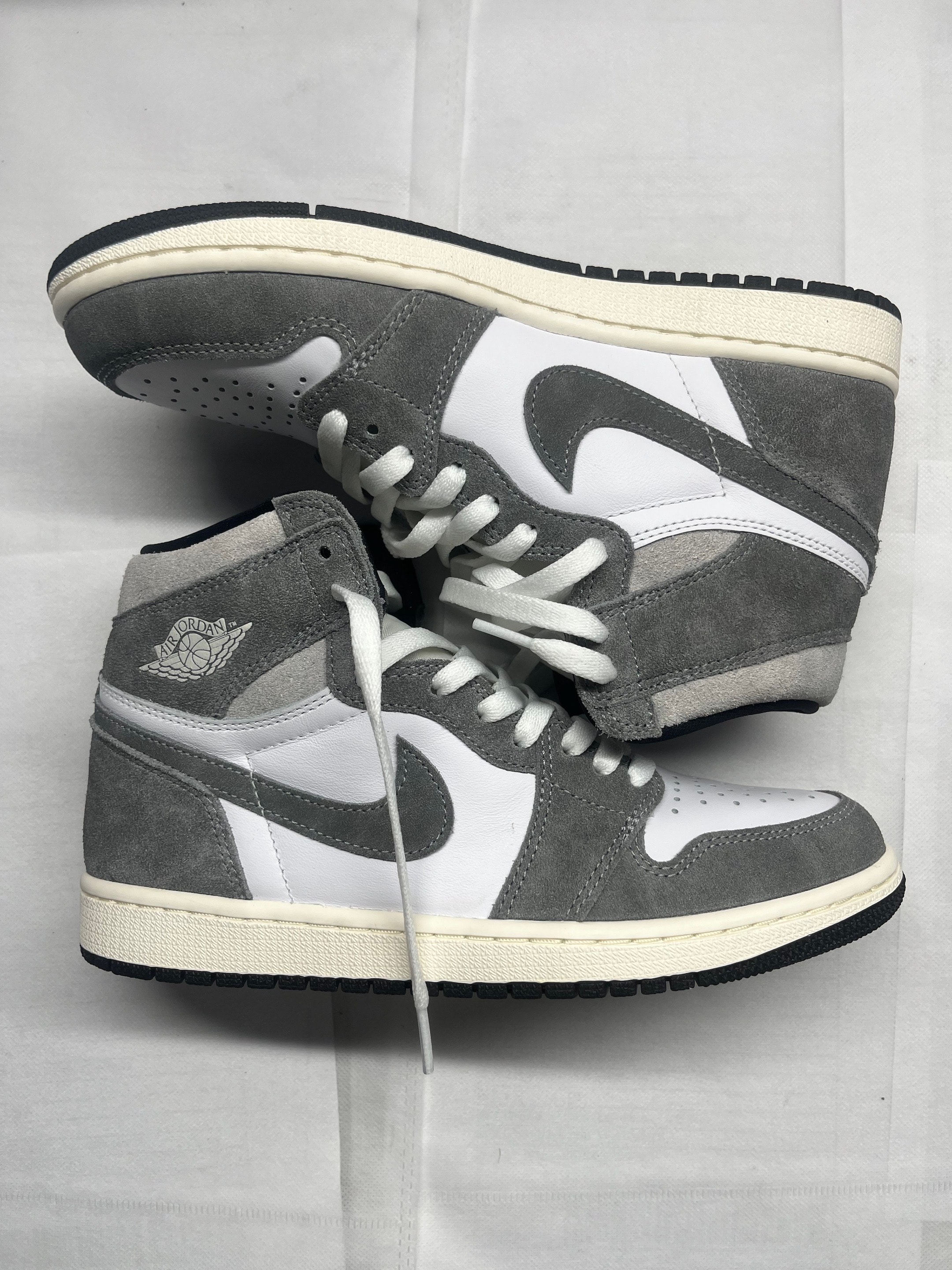 Nike Air Jordan 1 Retro High OG "Black and Smoke Grey"