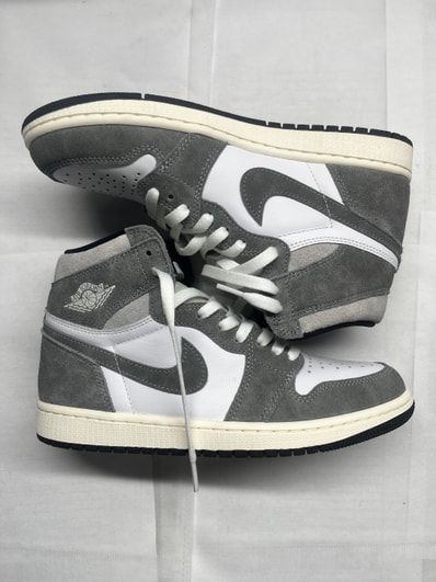 Nike Air Jordan 1 Retro High OG "Black and Smoke Grey"
