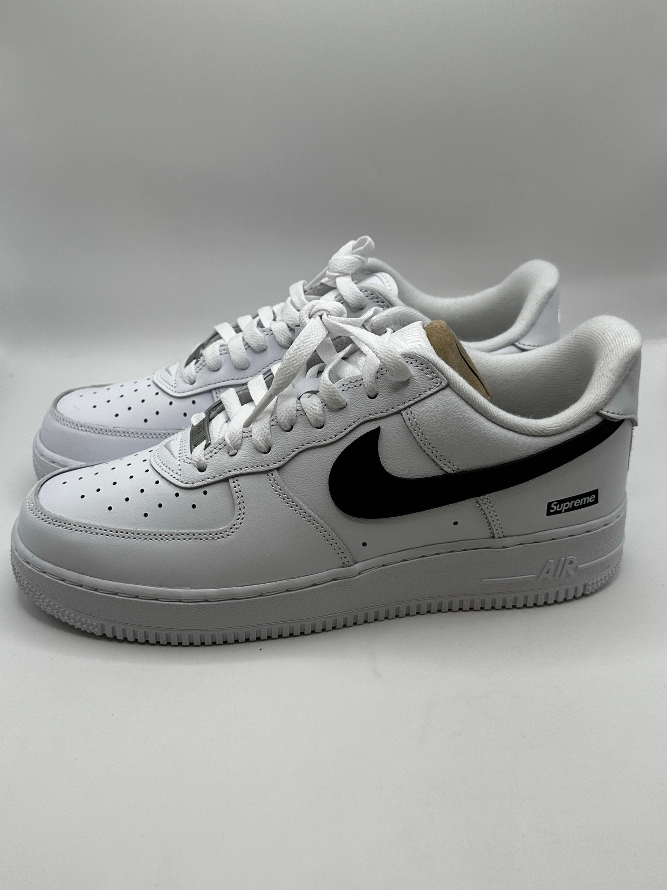 Supreme × Nike Air Force 1 Low "White/Black"