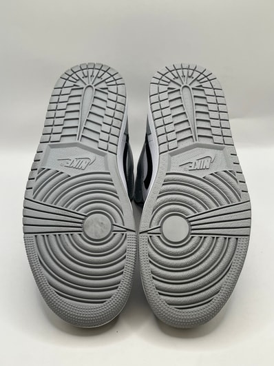 Nike Air Jordan 1 Mid "Light Smoke Grey/White/Black"
