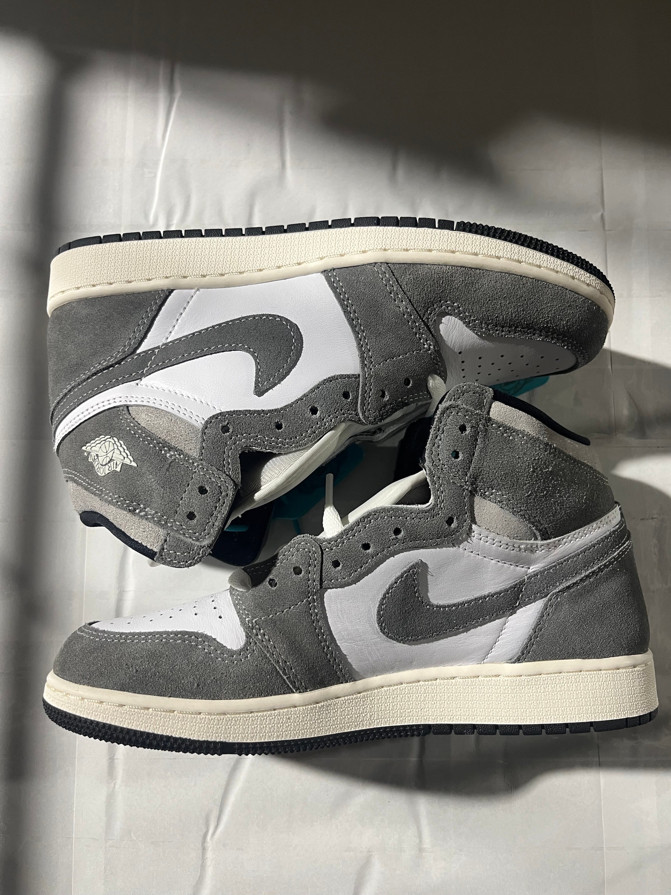 Nike GS Air Jordan 1 Retro High OG "Black and Smoke Grey"