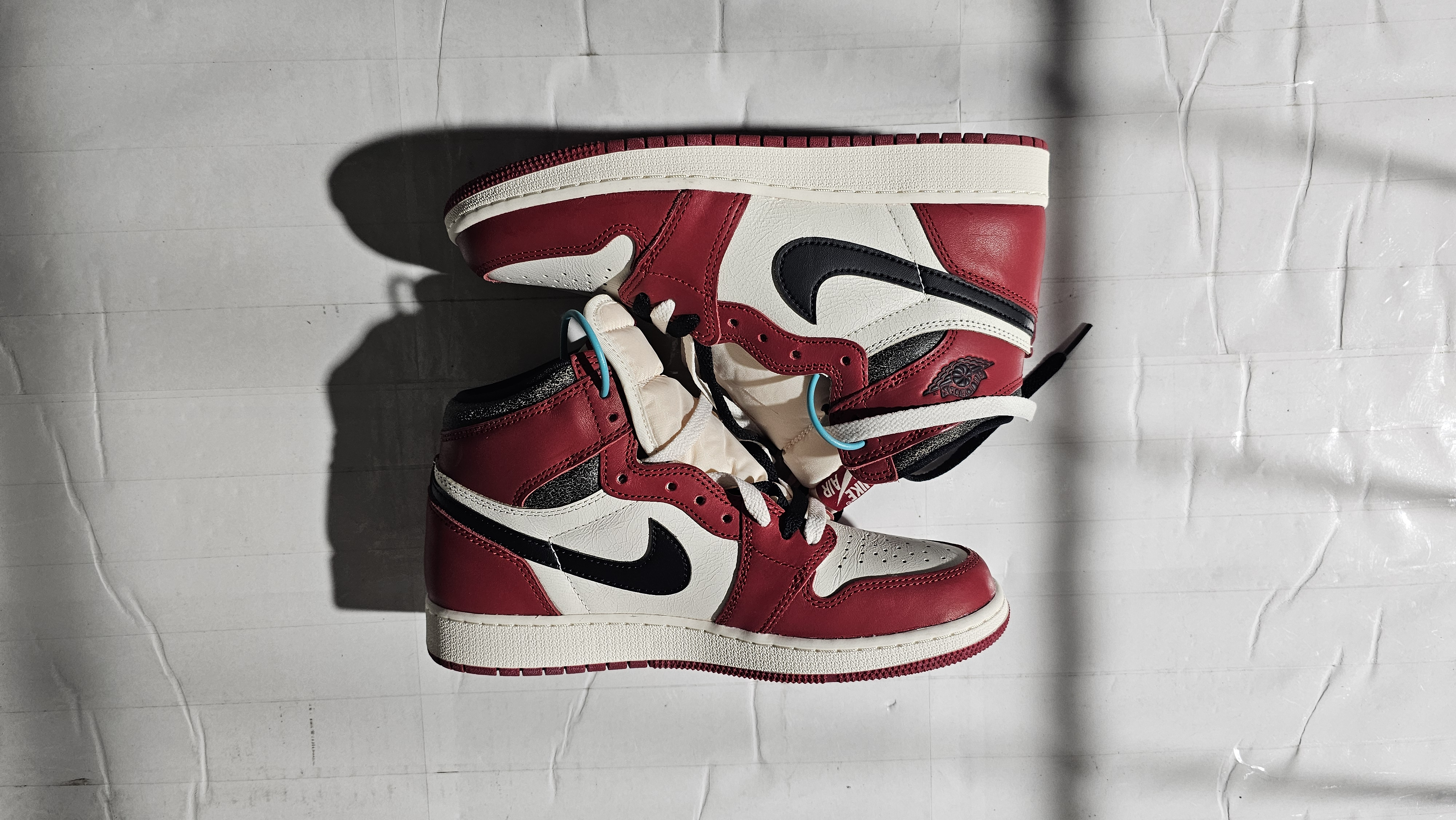 Nike GS Air Jordan 1 High OG "Lost & Found/Chicago"