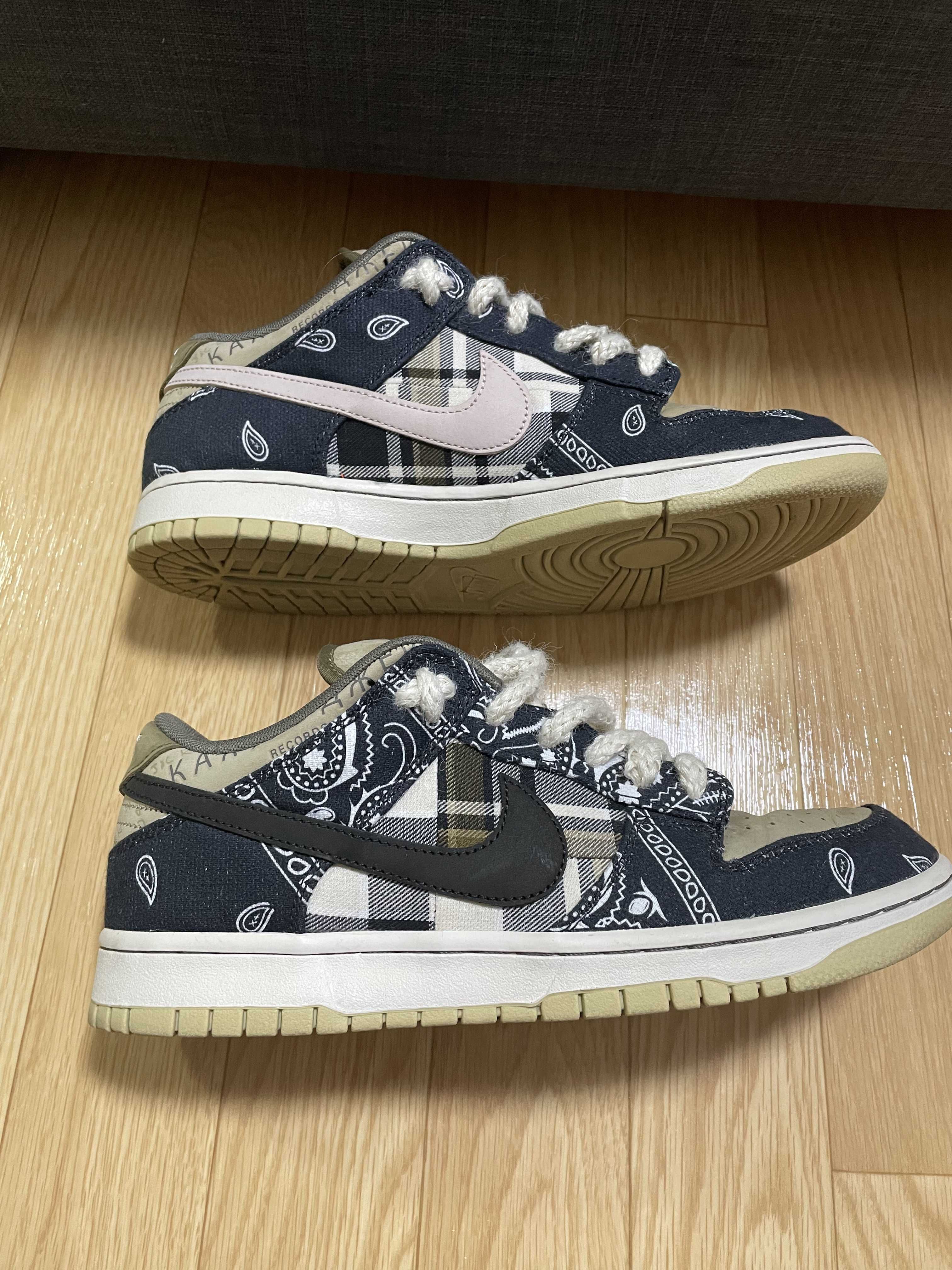Travis Scott × Nike SB Dunk Low "Black/Parachute Beige"