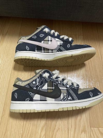 Travis Scott × Nike SB Dunk Low "Black/Parachute Beige"