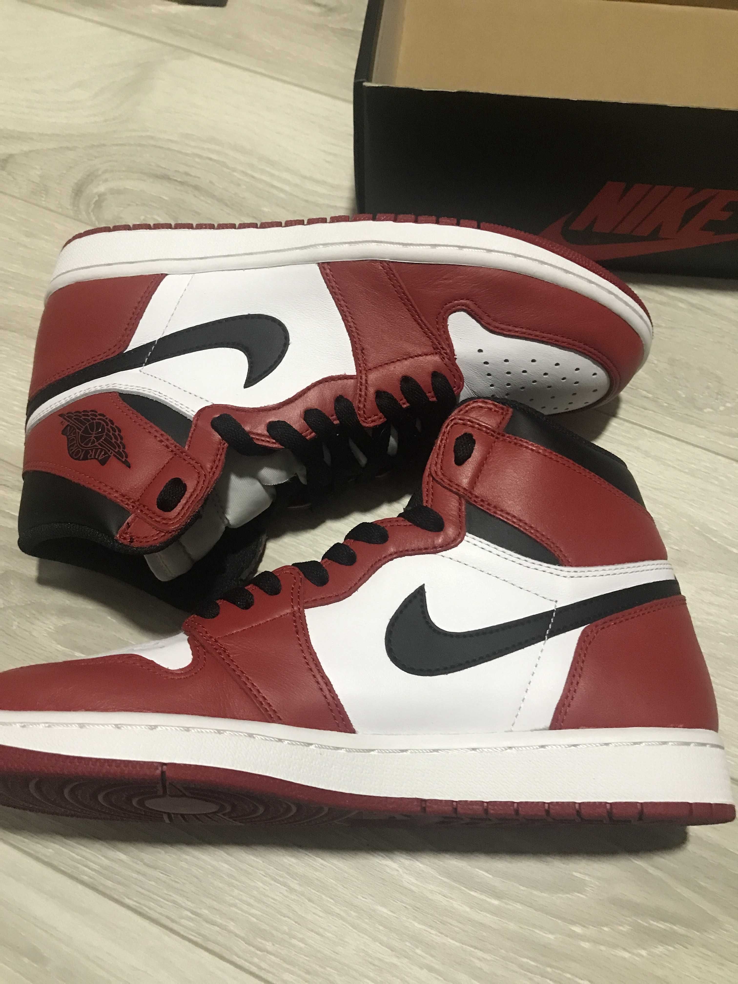 Nike Air Jordan 1 Retro High "Chicago" (2015)