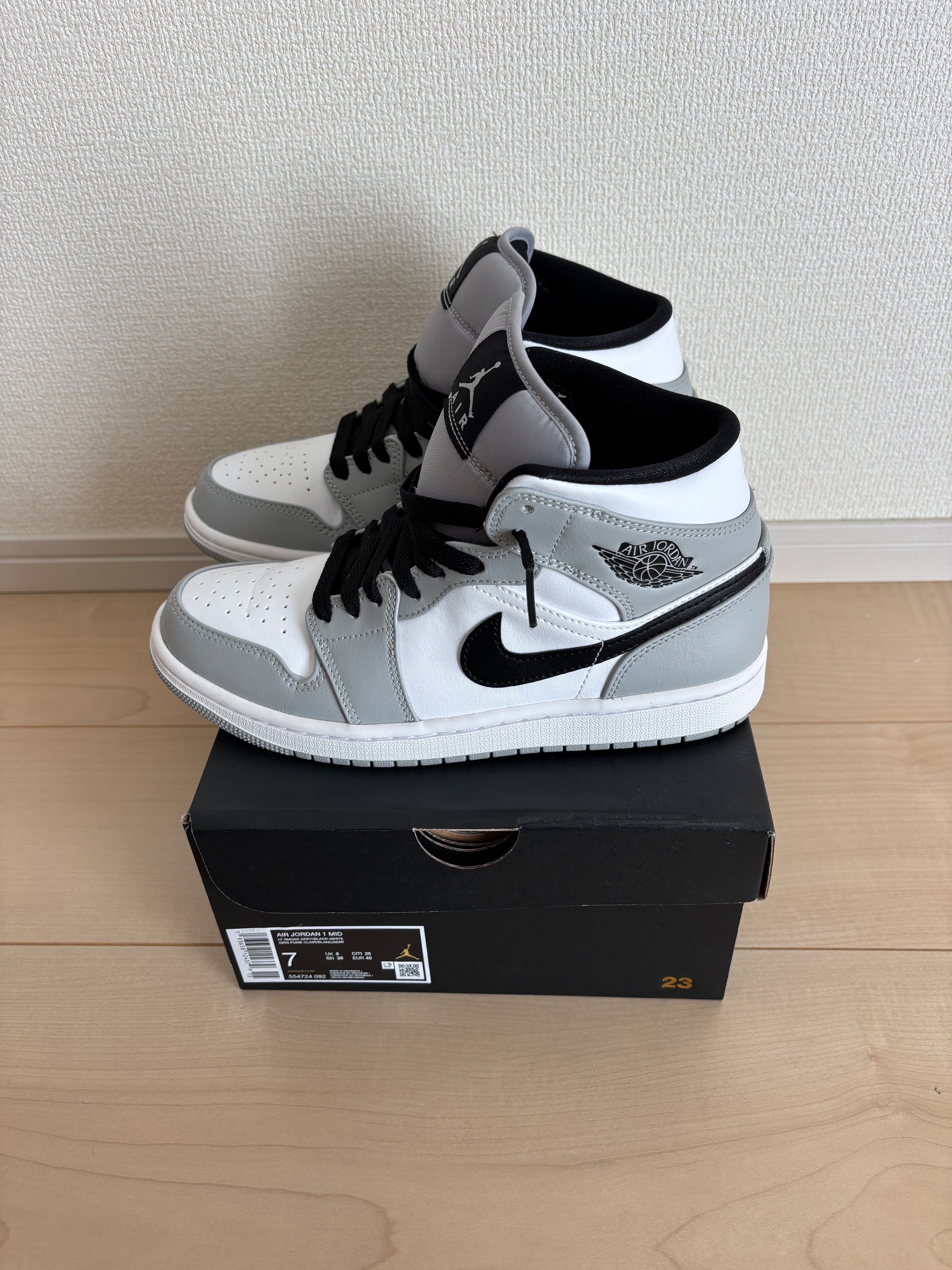 Nike Air Jordan 1 Mid "Light Smoke Grey/White/Black"