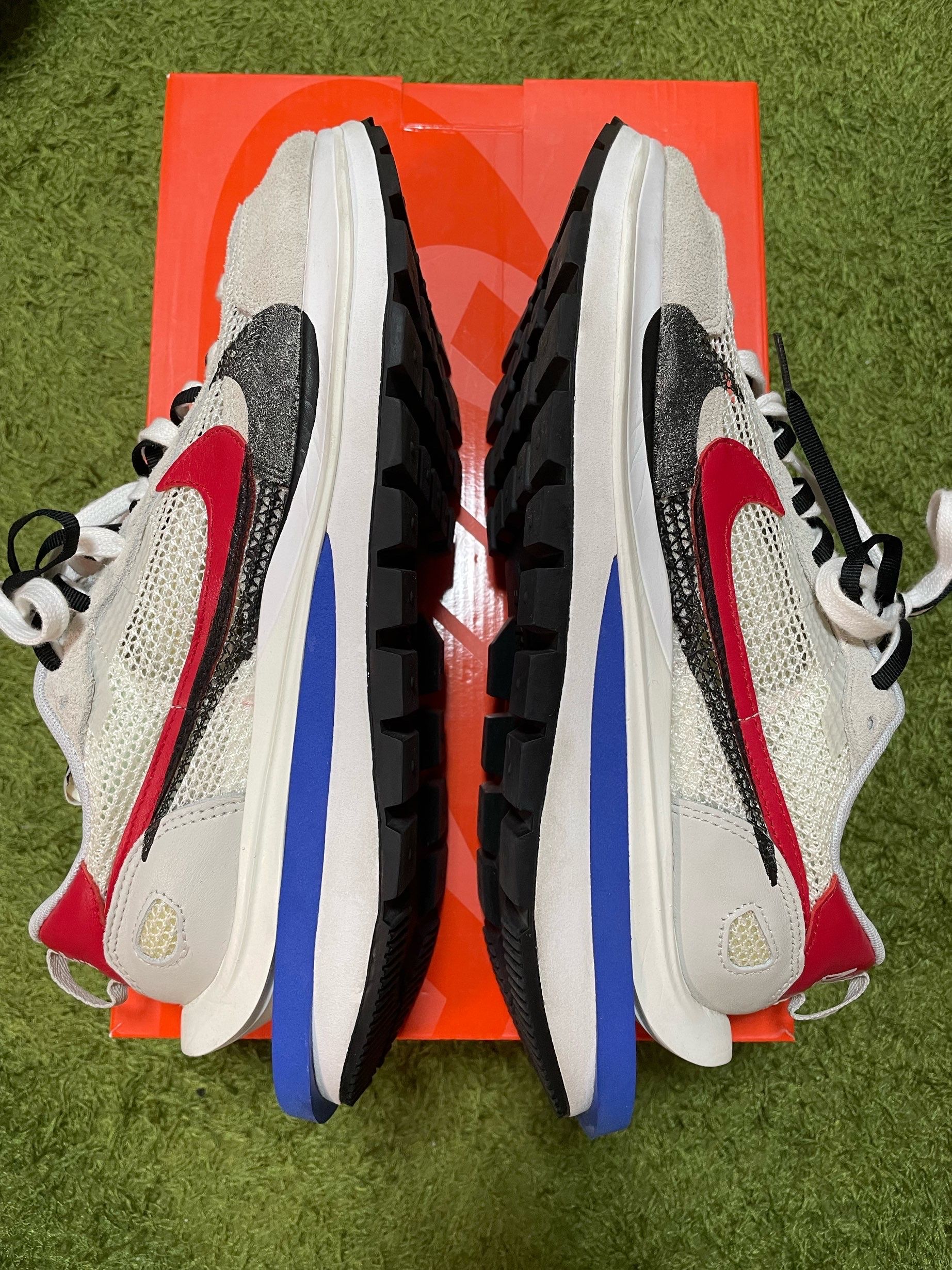 sacai × Nike Vapor Waffle "Royal Fuchsia"