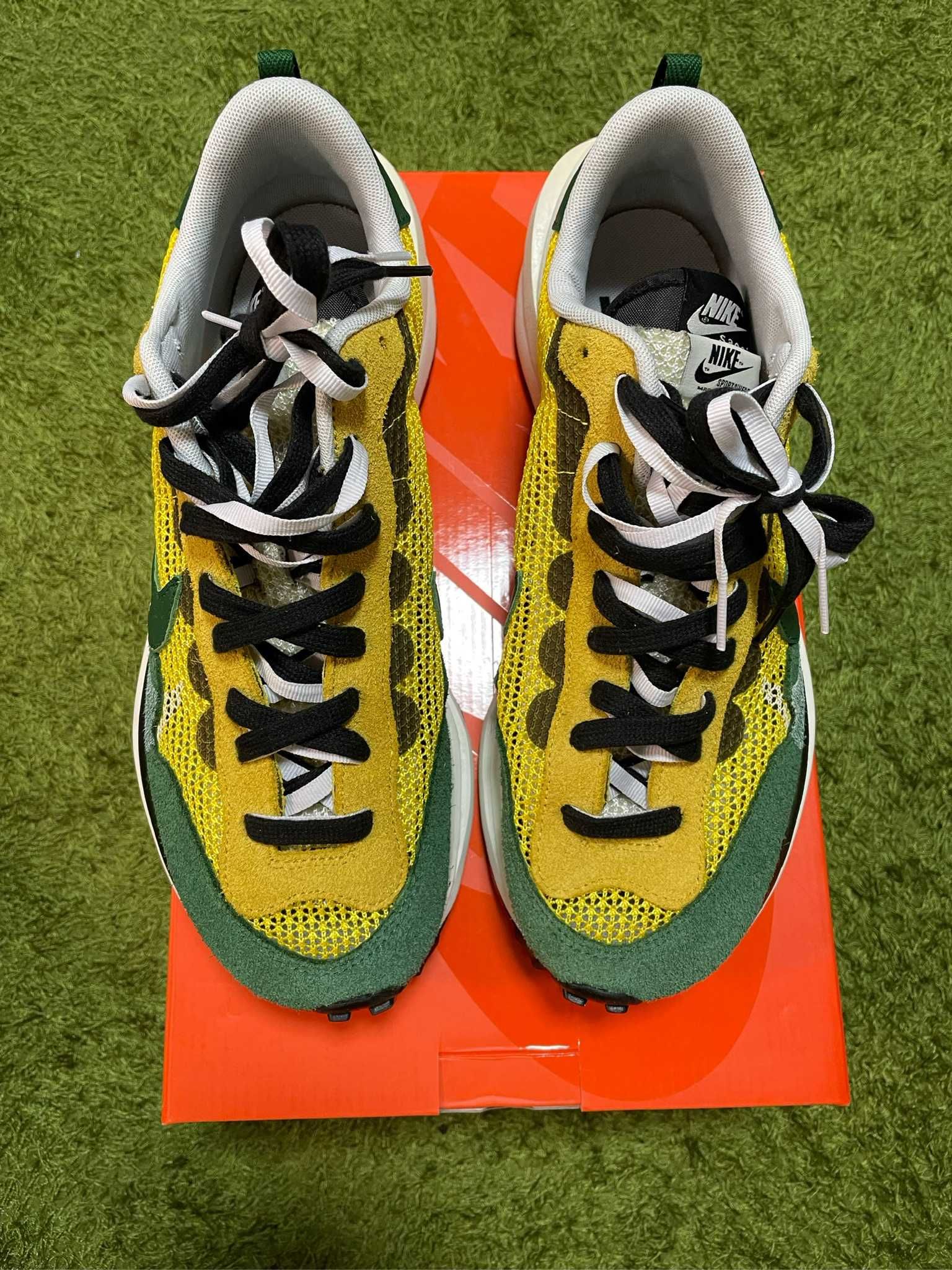 sacai × Nike Vapor Waffle "Tour Yellow/Stadium Green-Sail"