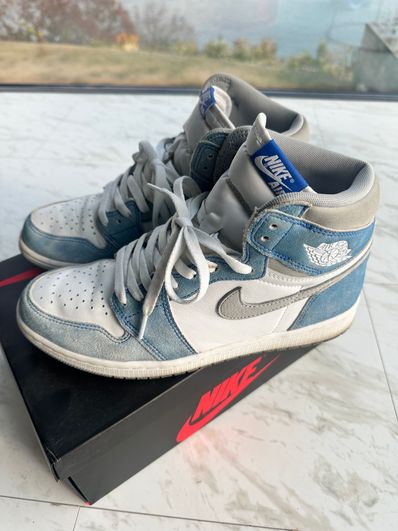 Nike Air Jordan 1 High OG "Hyper Royal"