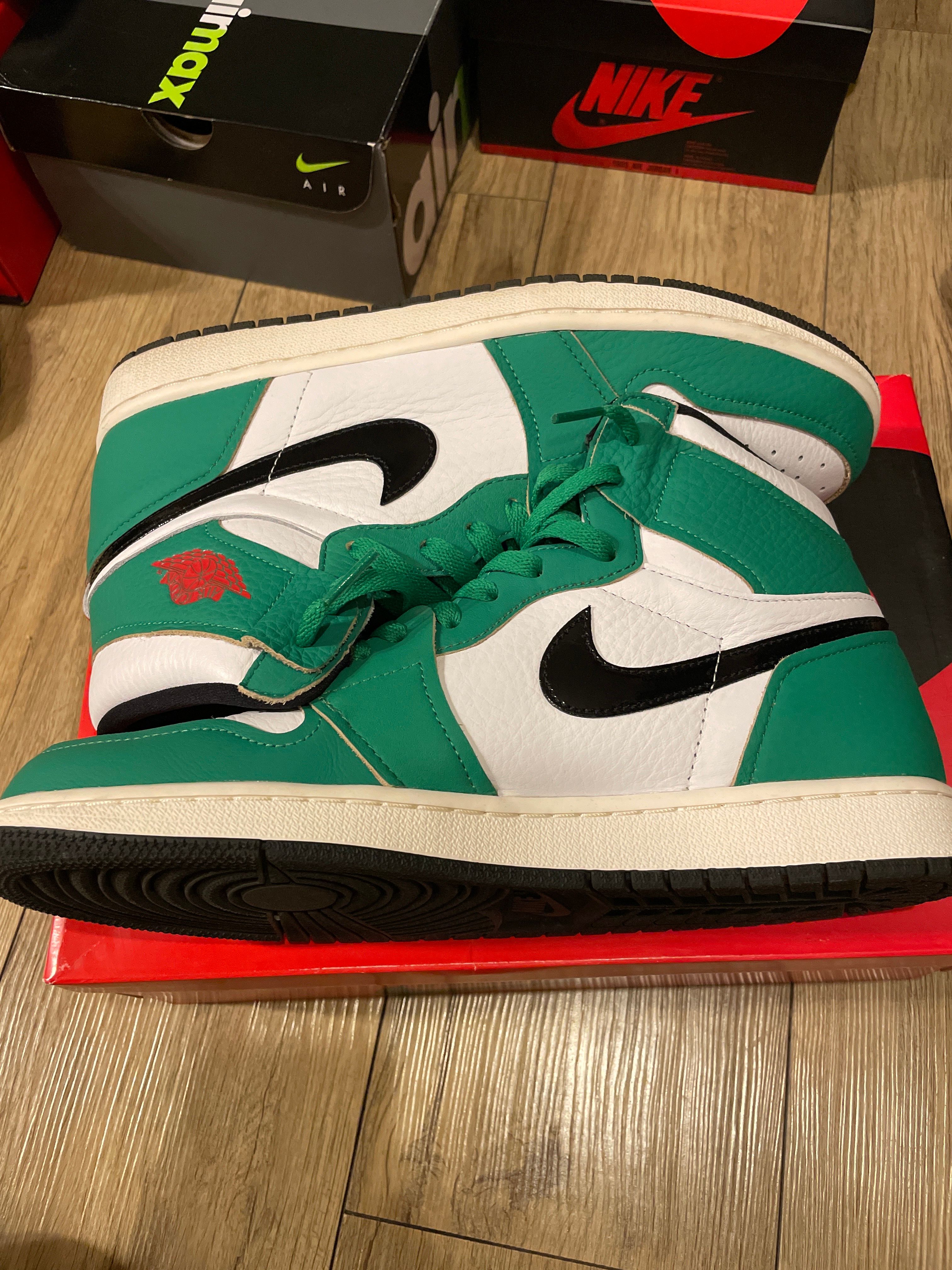 Nike Women's Air Jordan 1 High OG "Lucky Green/White-Sail-Black"   