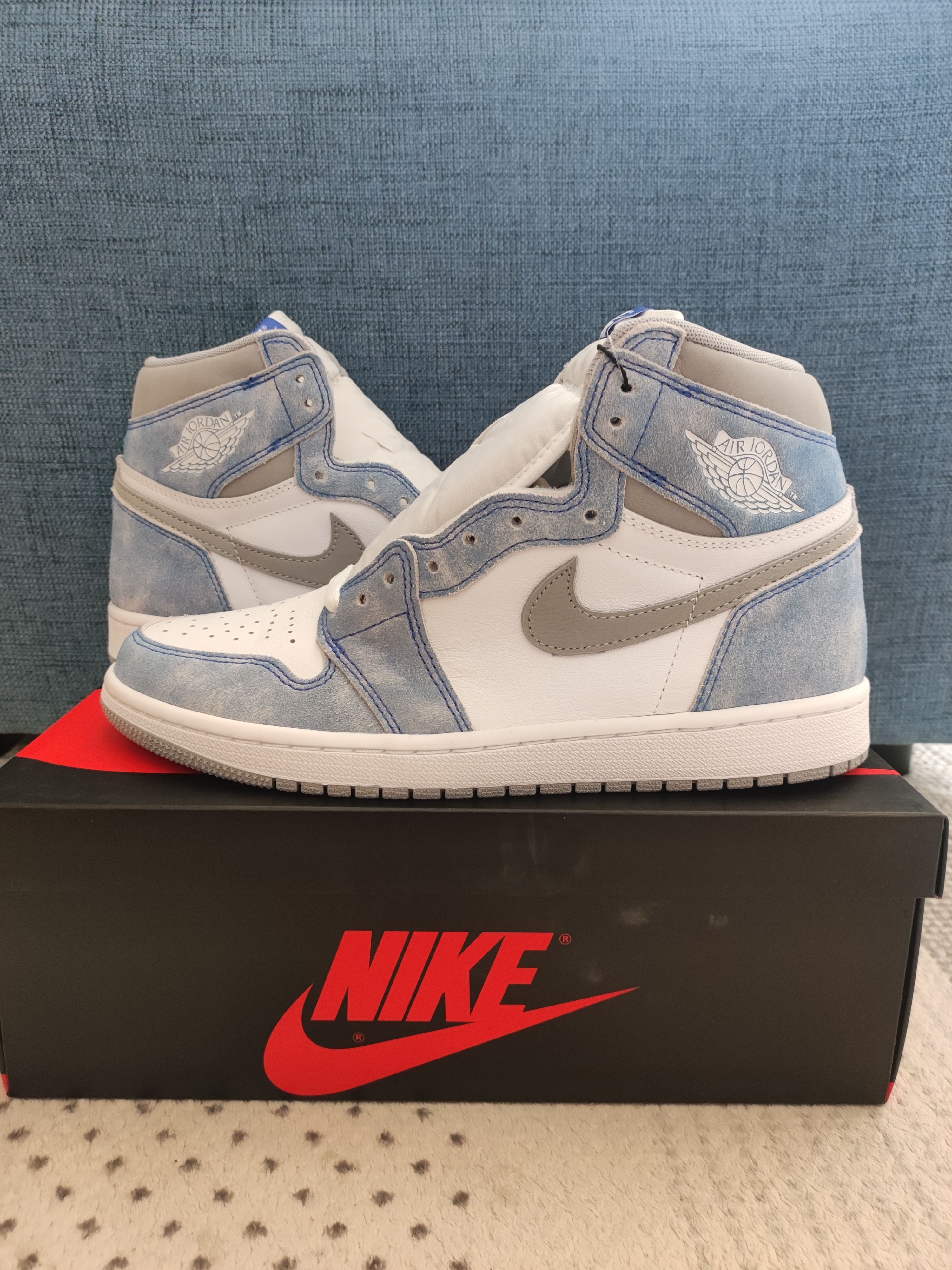 Nike Air Jordan 1 High OG "Hyper Royal"