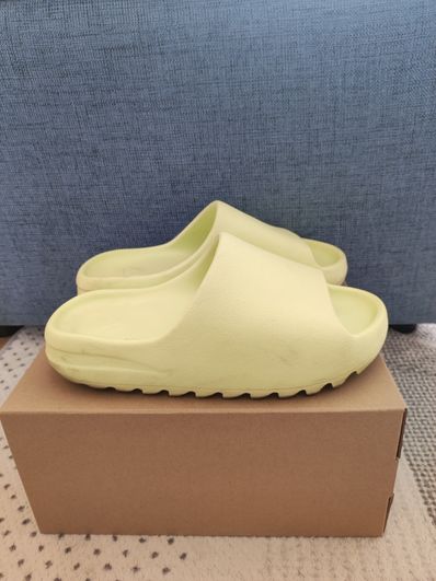adidas YEEZY Slide "Glow Green"