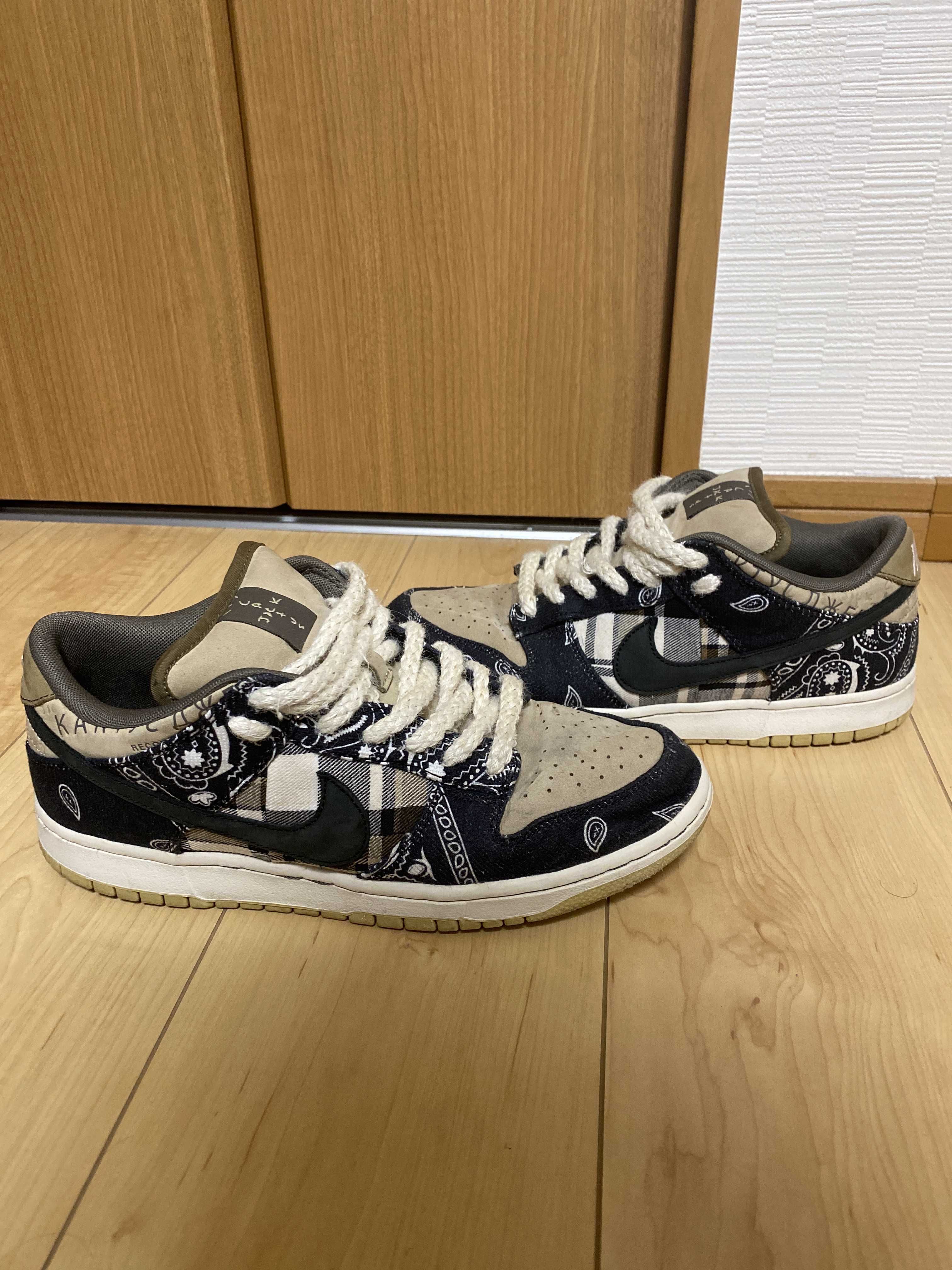 Travis Scott × Nike SB Dunk Low "Black/Parachute Beige"