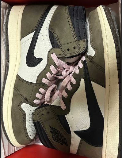 Travis Scott × Nike Air Jordan 1 Retro High OG TS SP "Sail/Dark Mocha"