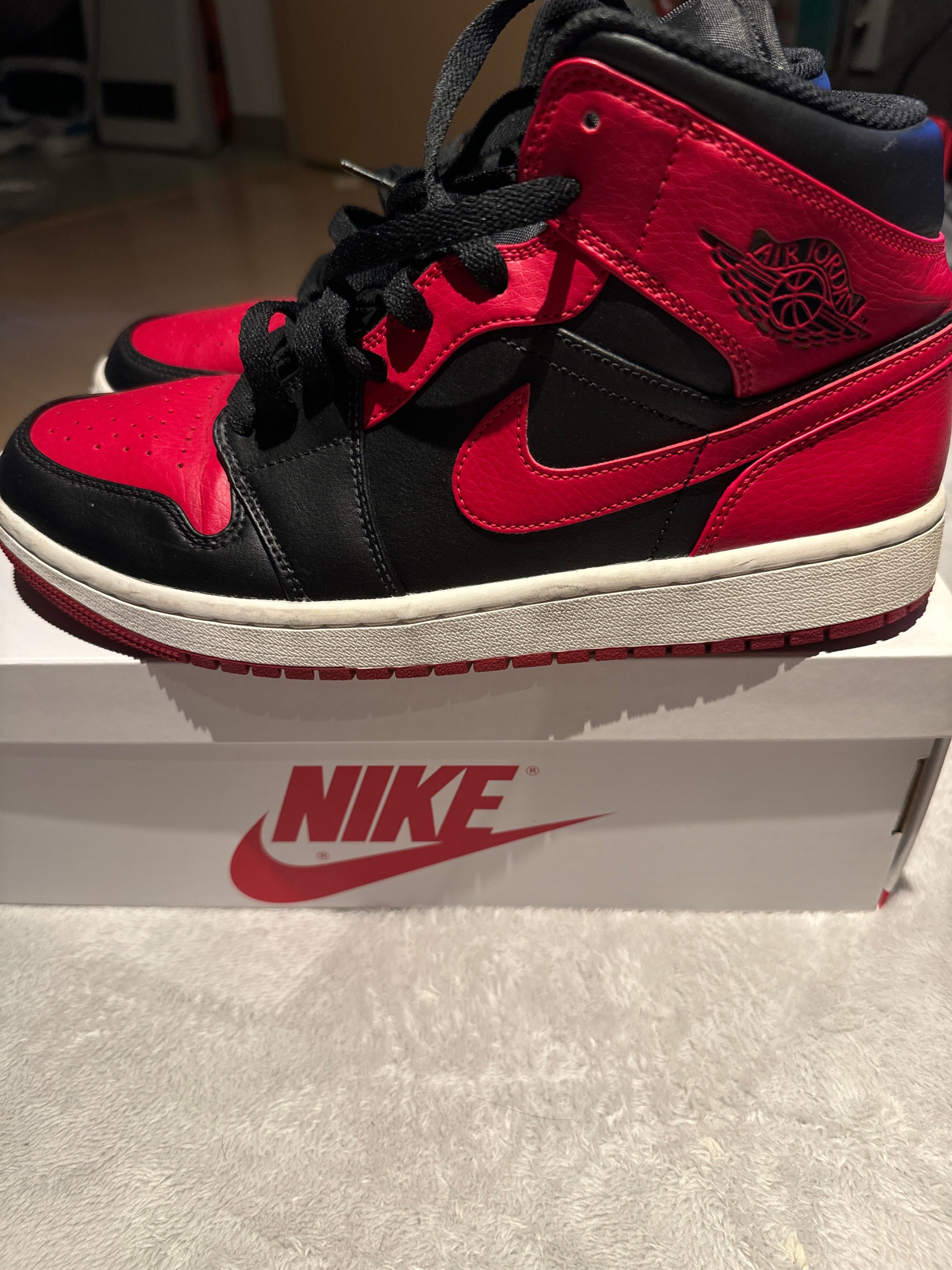 Nike Air Jordan 1 Mid "Bred"
