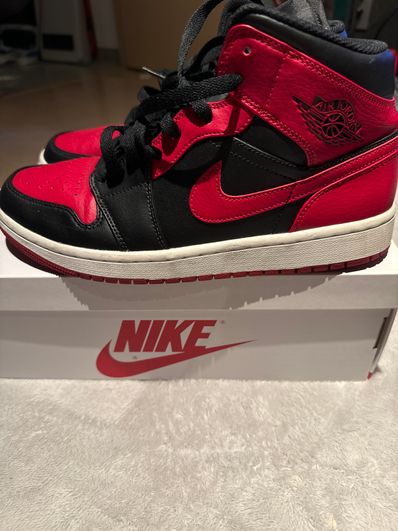 Nike Air Jordan 1 Mid "Bred"