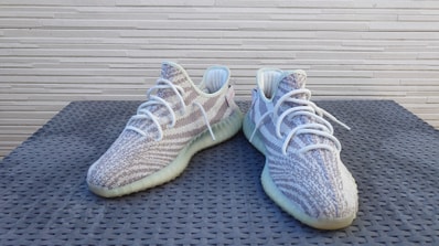 adidas YEEZY Boost 350 V2 "Blue Tint"