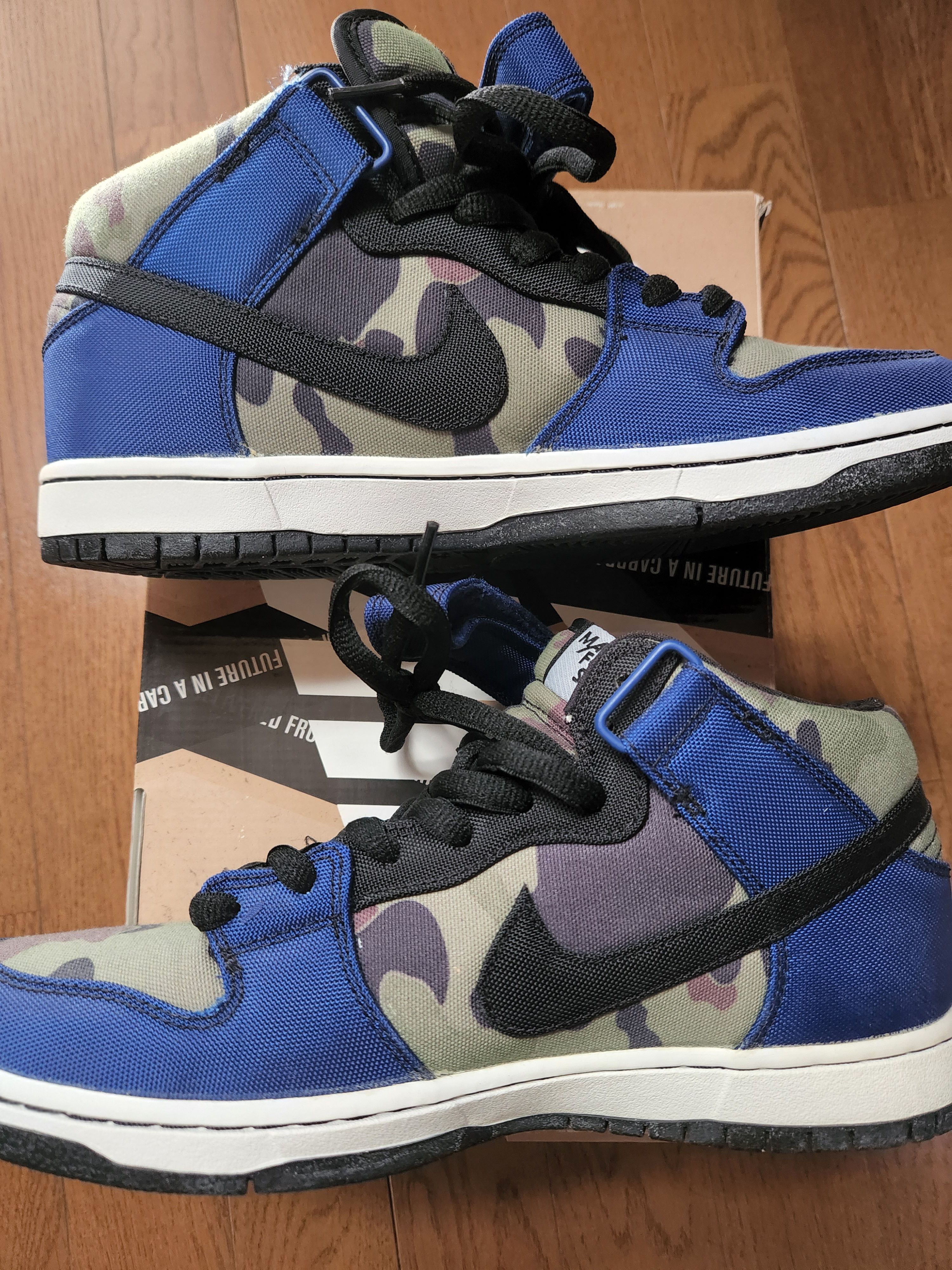 ナイキ SB ダンク ミッド "メイド フォー スネーク"