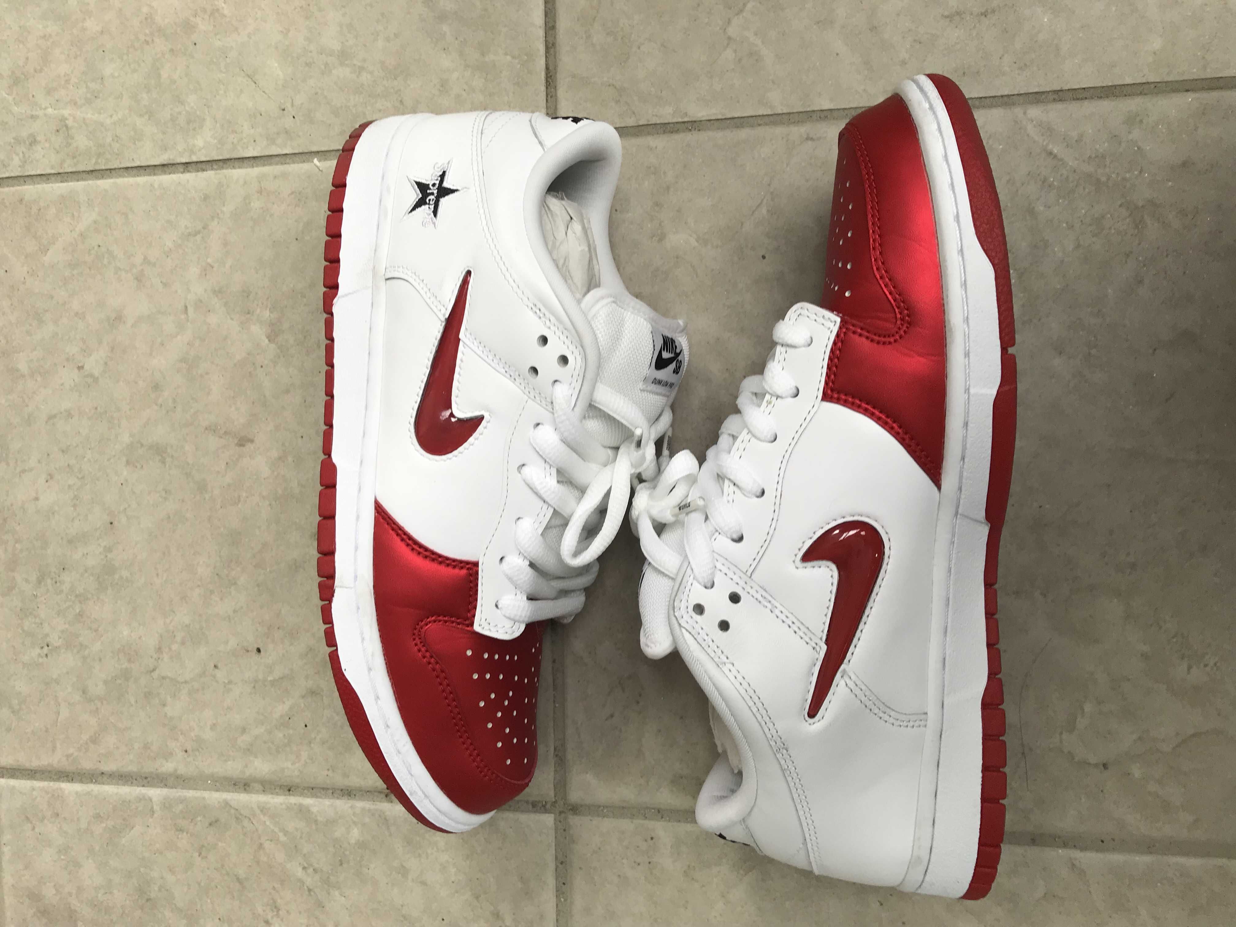 Supreme × Nike Dunk Low "Varsity Red/White"