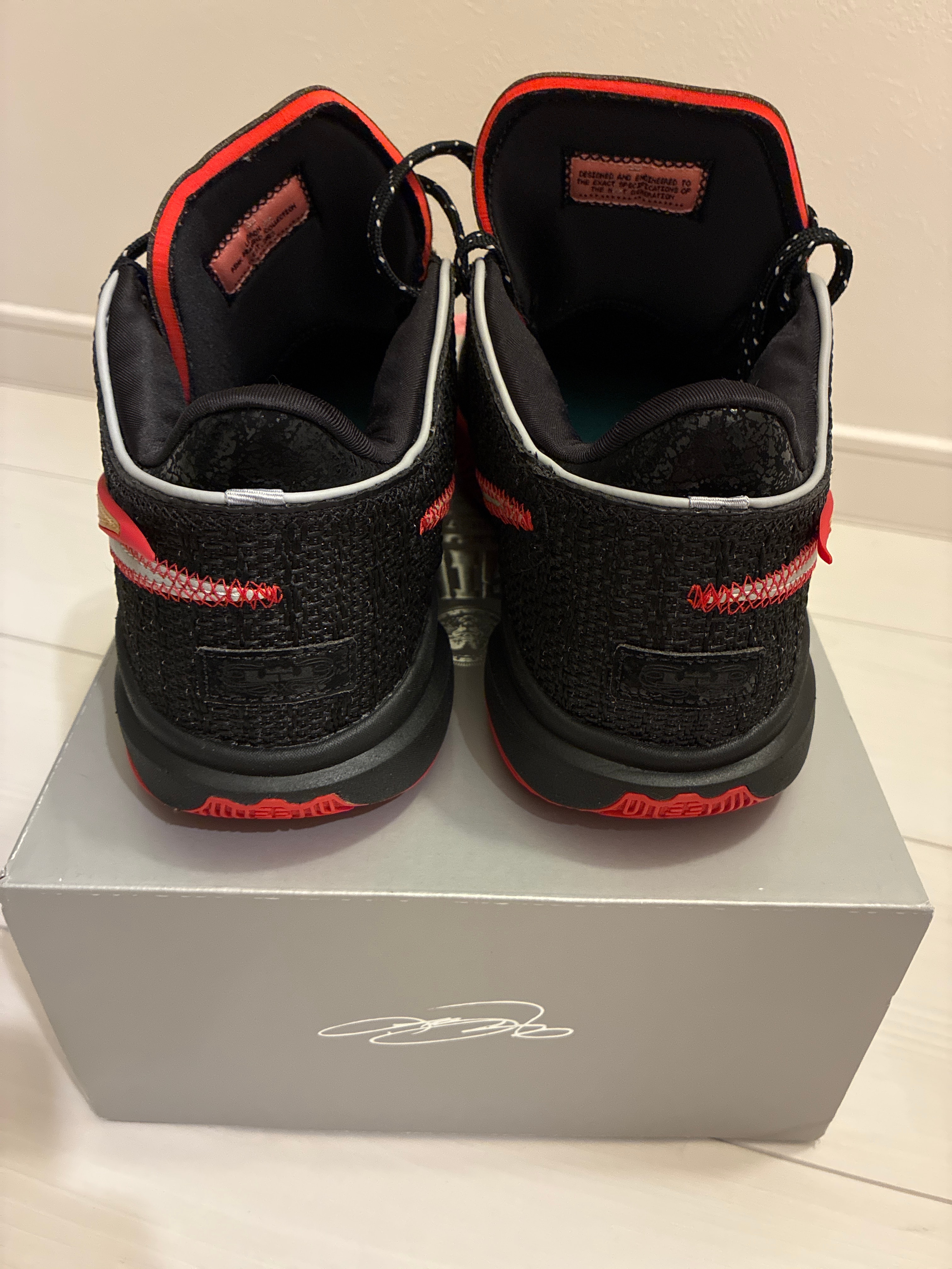 Nike LeBron 20 "Black/University Red"