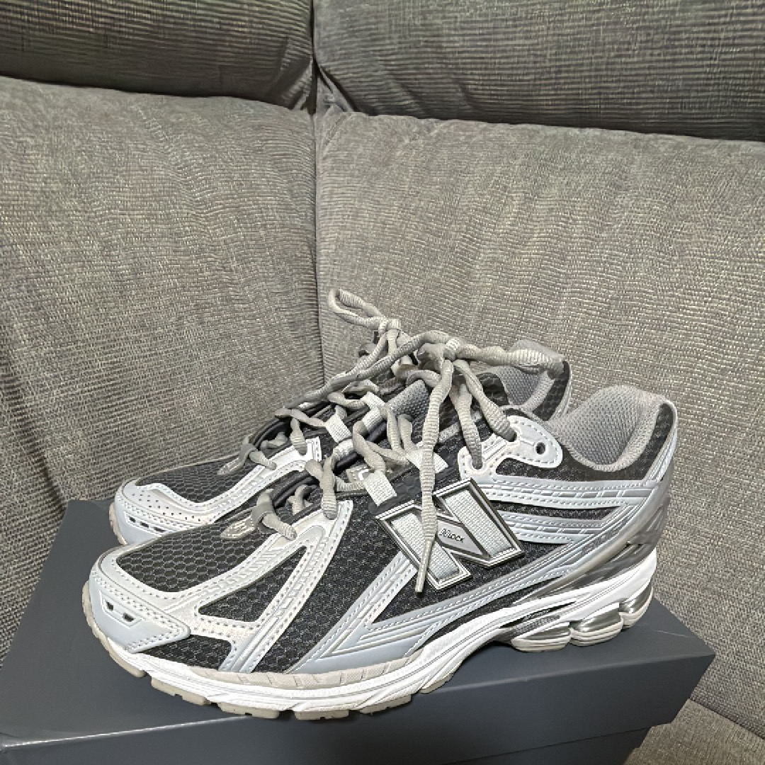 ニューバランス 1906R "グレー/シルバー"