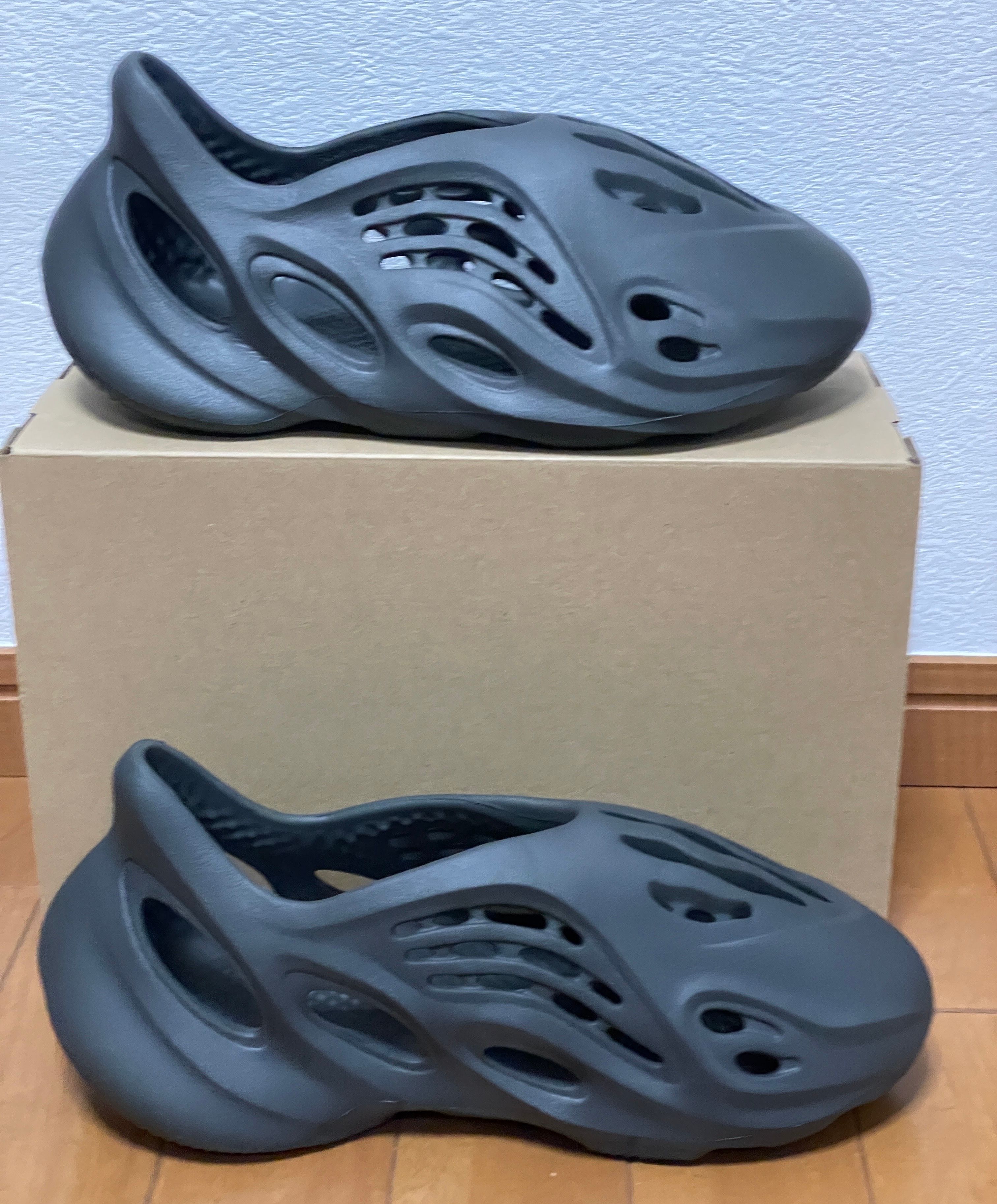 adidas YEEZY Foam Runner "Carbon"