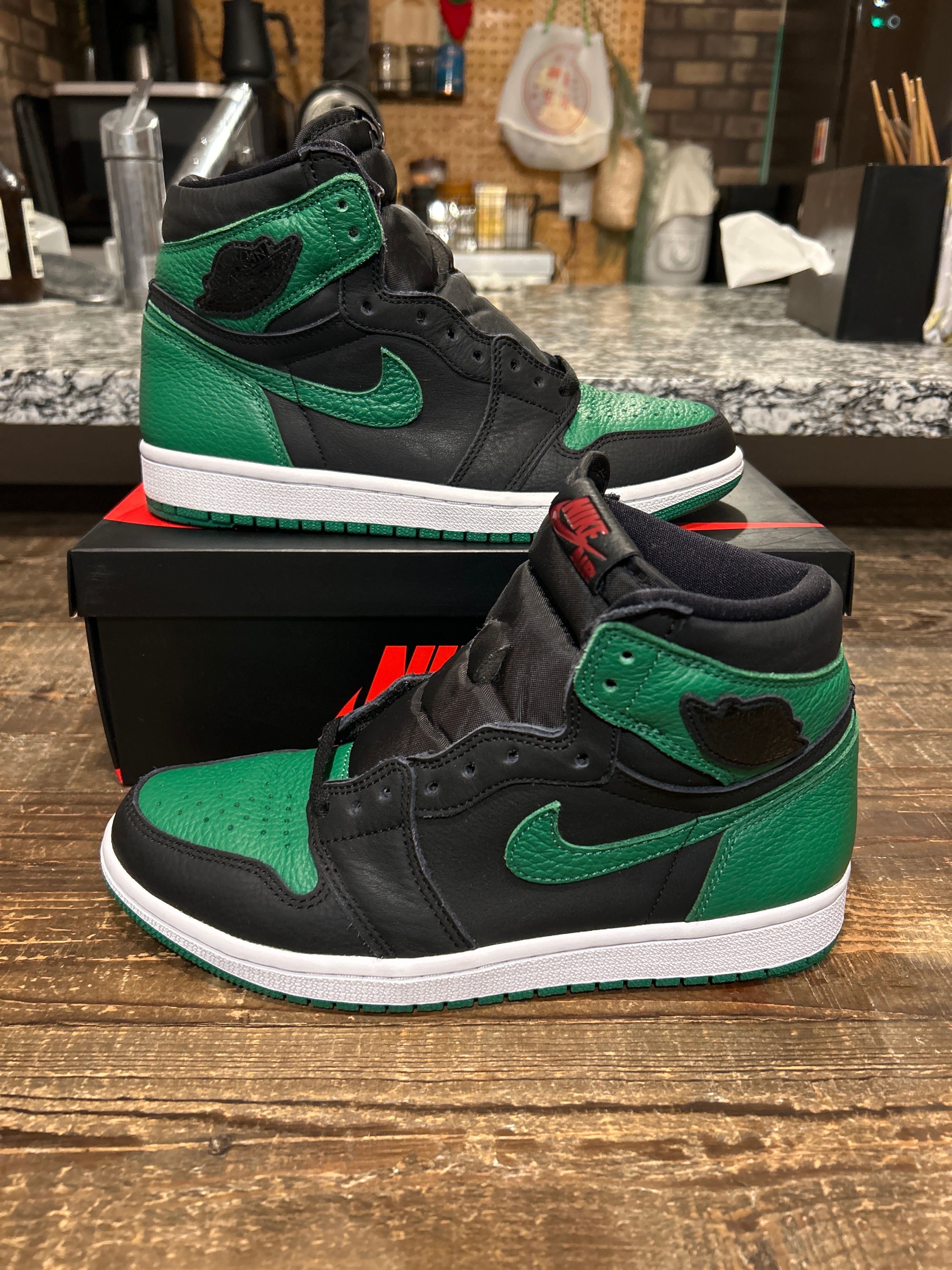 Nike Air Jordan 1 Retro High OG "Black/Pine Green" (2020)