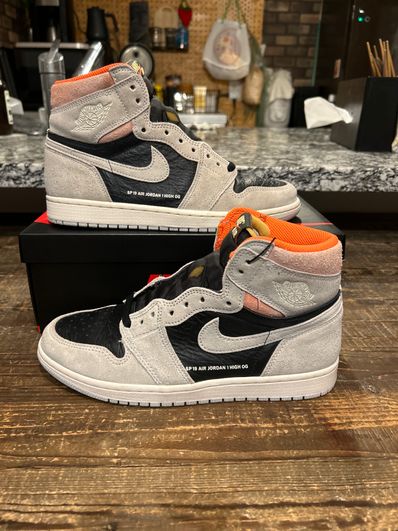 Nike Air Jordan 1 RETRO High OG "Hyper Crimson"