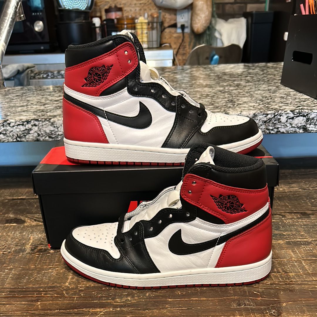 Nike Air Jordan 1 Retro High OG "Black Toe"(2016)